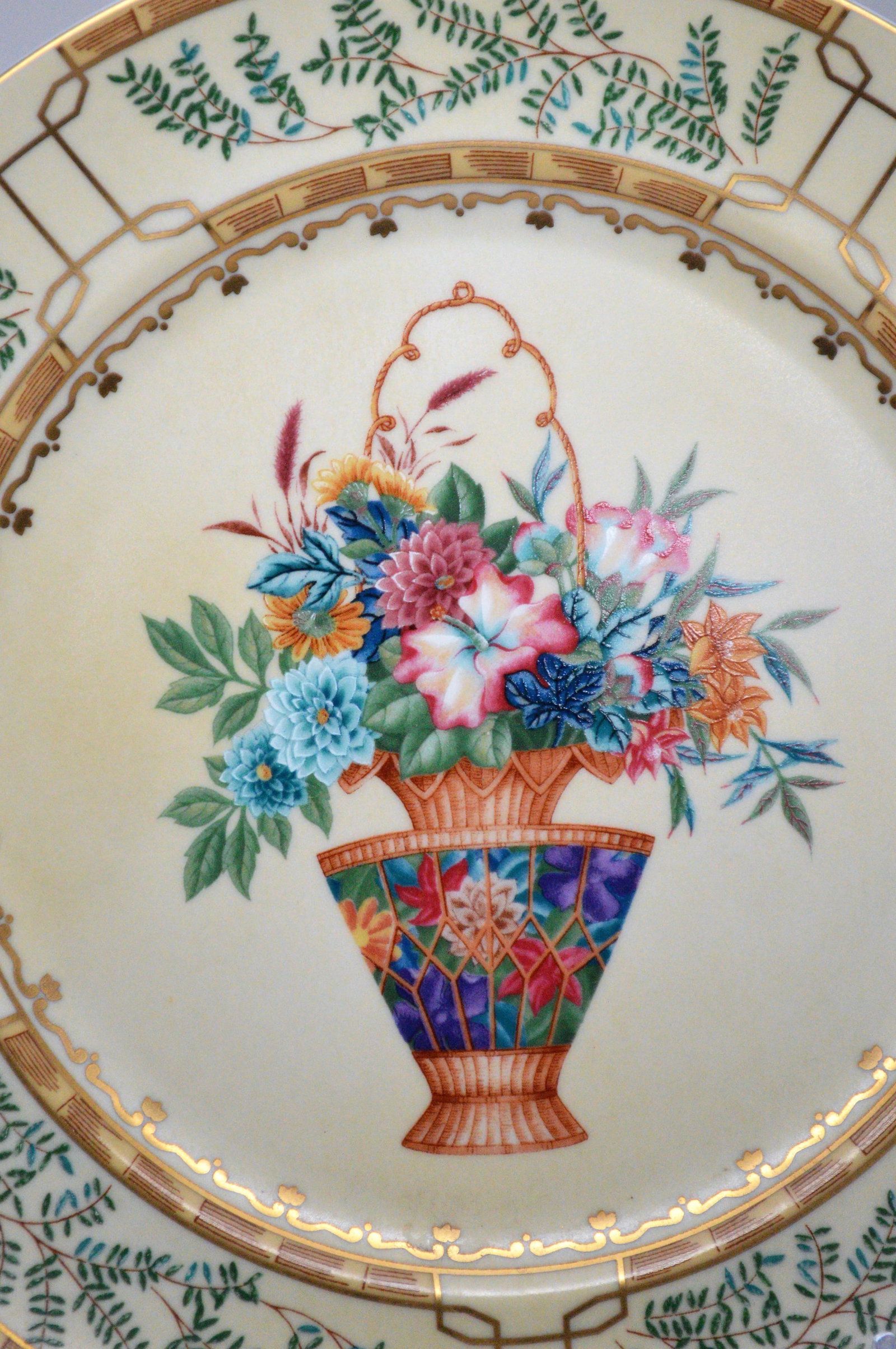 1990s Mottahedeh Williamsburg Chinoiserie Hand-Painted Ching Garden Desert Plates - a Pair - 2