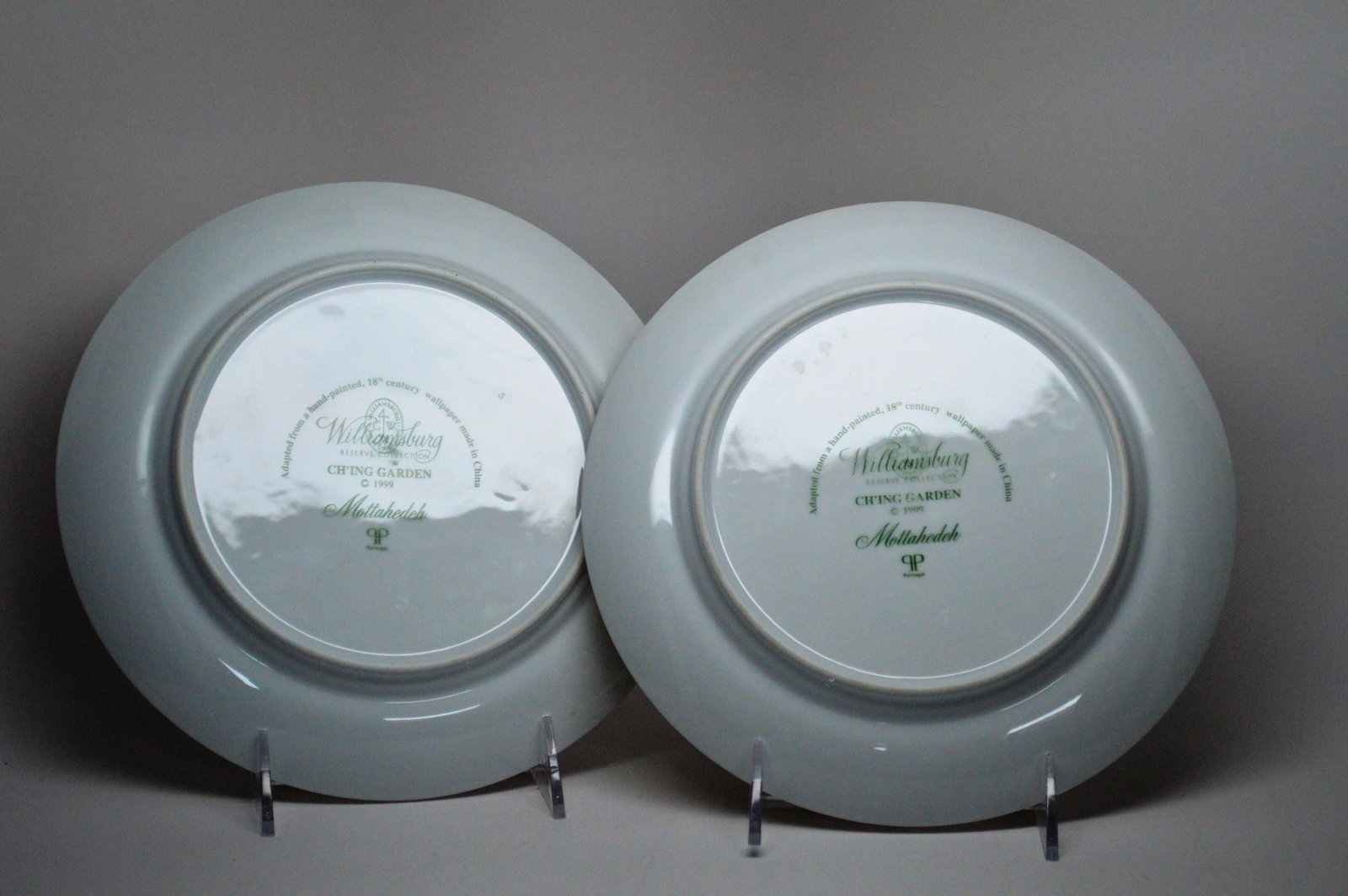1990s Mottahedeh Williamsburg Chinoiserie Hand-Painted Ching Garden Desert Plates - a Pair - 4