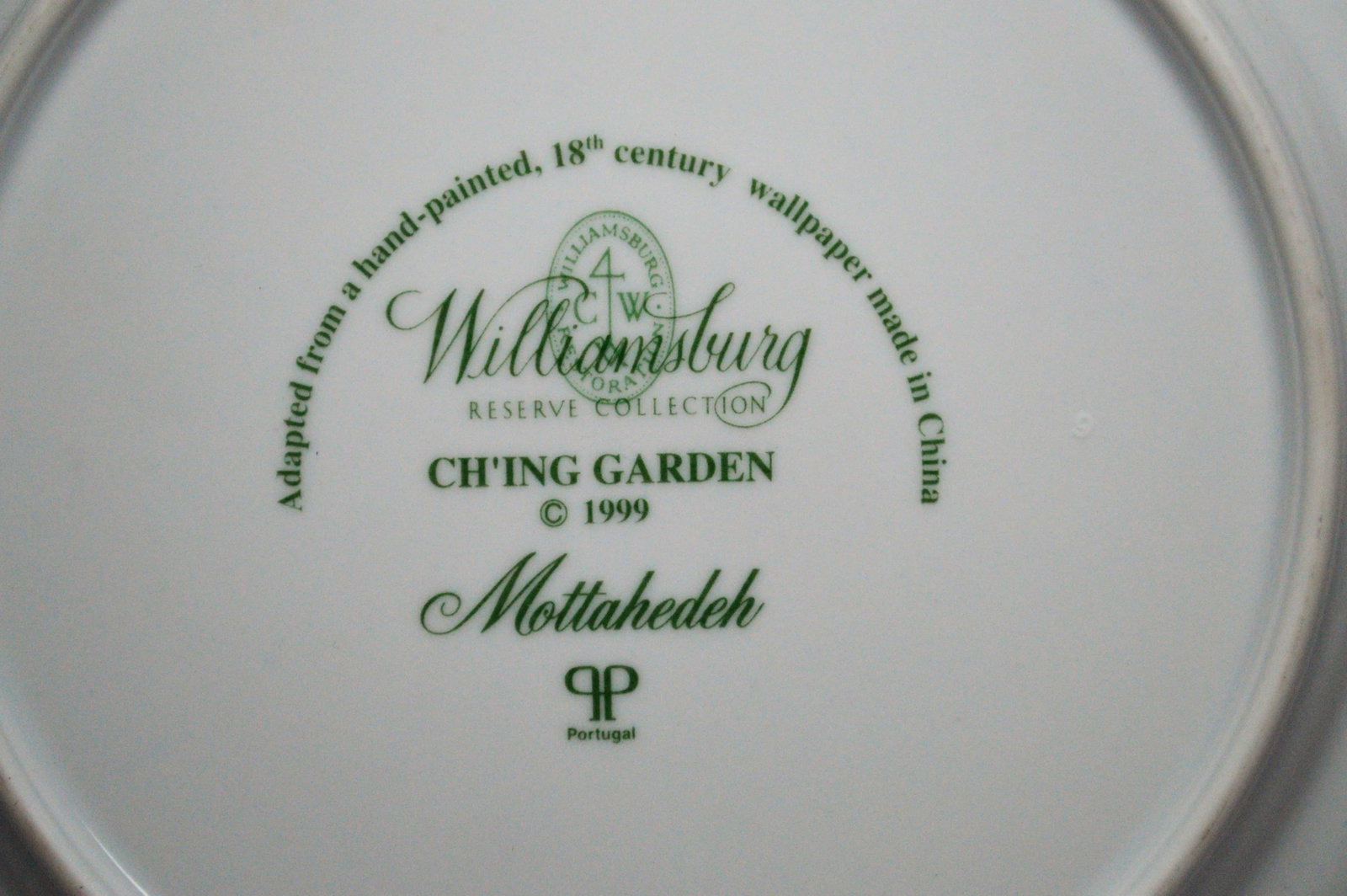 1990s Mottahedeh Williamsburg Chinoiserie Hand-Painted Ching Garden Desert Plates - a Pair - 5