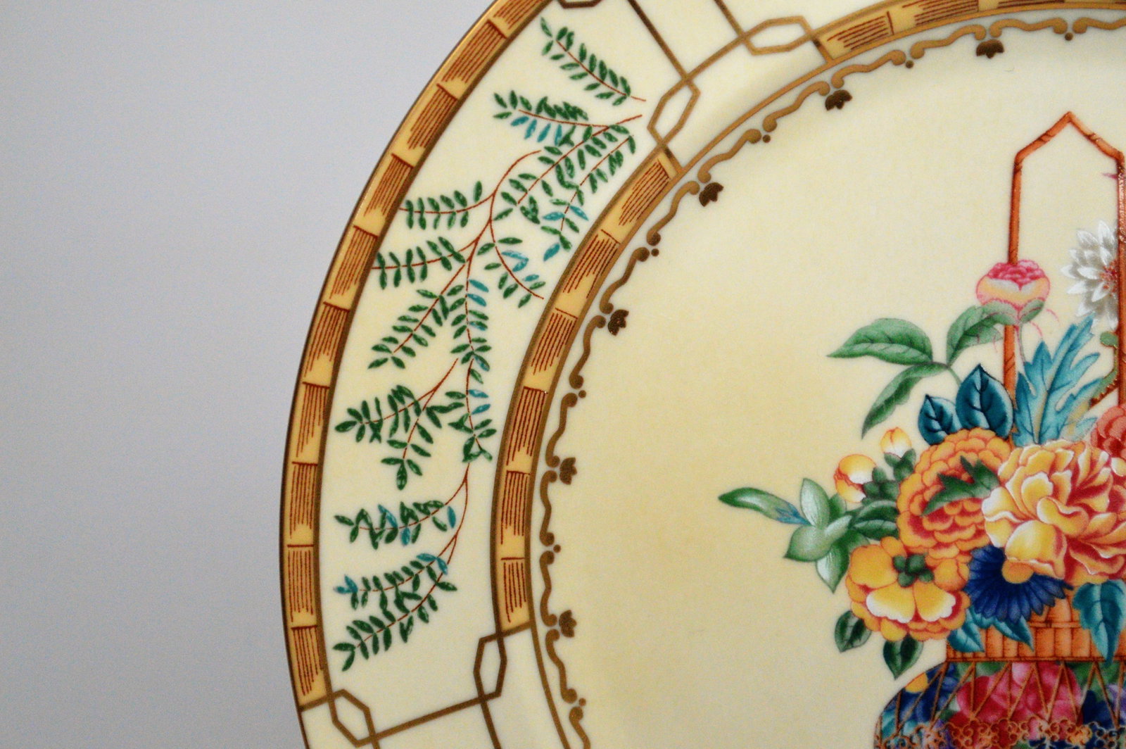 1990s Mottahedeh Williamsburg Chinoiserie Hand-Painted Ching Garden Desert Plates - a Pair - 6