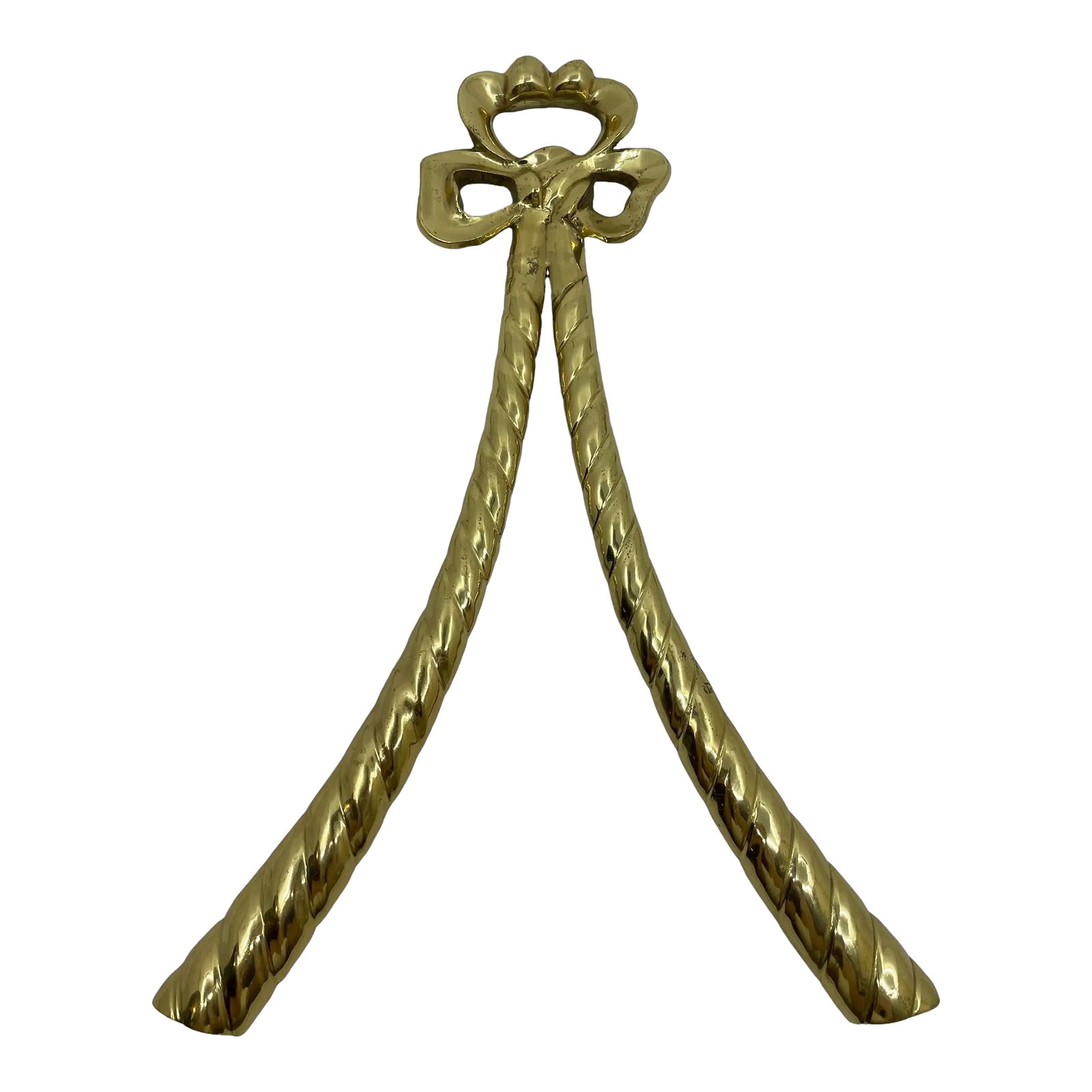 Vintage Brass Bow Decorative Wall Accent: Vintage decorative brass bow. Great to hang above a picture or mirror. Metal bow that has been coated in Brass. Condition: Alterations: Original Condition Unaltered Imperfections: Some Imperfections