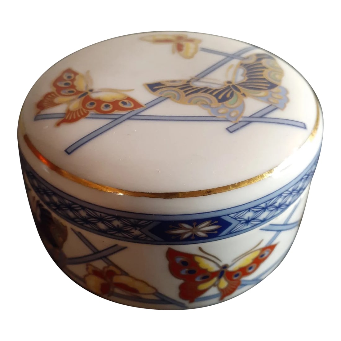 1950s Butter Flight Butterflies Porcelain Trinket Box, Made in Japan: This is a GORGEOUS Butter Flight Butterflies 4" Porcelain Trinket Box Made in Japan. Procured at auction Condition: Alterations: Original Condition Unaltered Imperfections: Some Imperfections