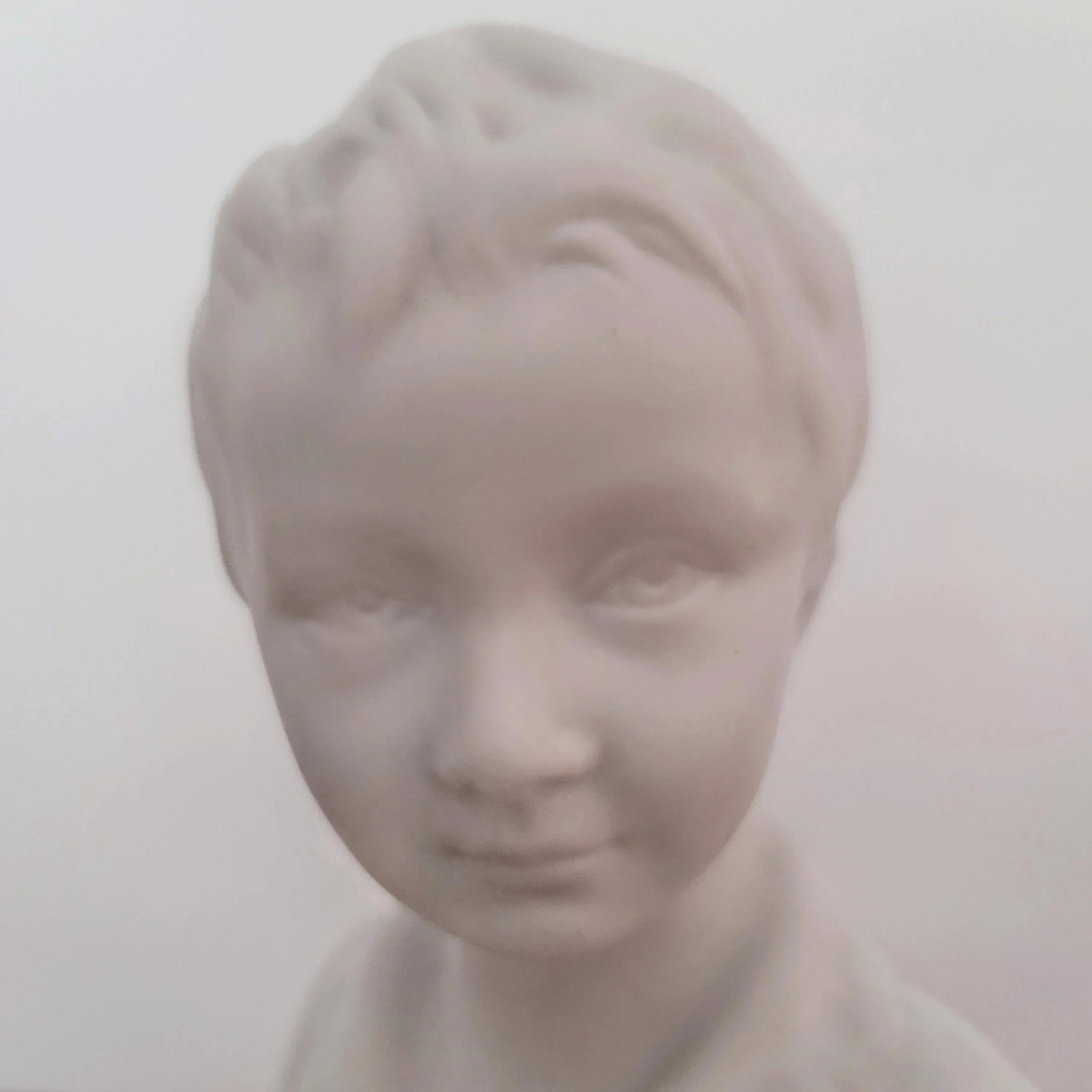Limoges Bisque Porcelain Brongniart Children Busts After Houdon by Tharaud, a Pair - 6