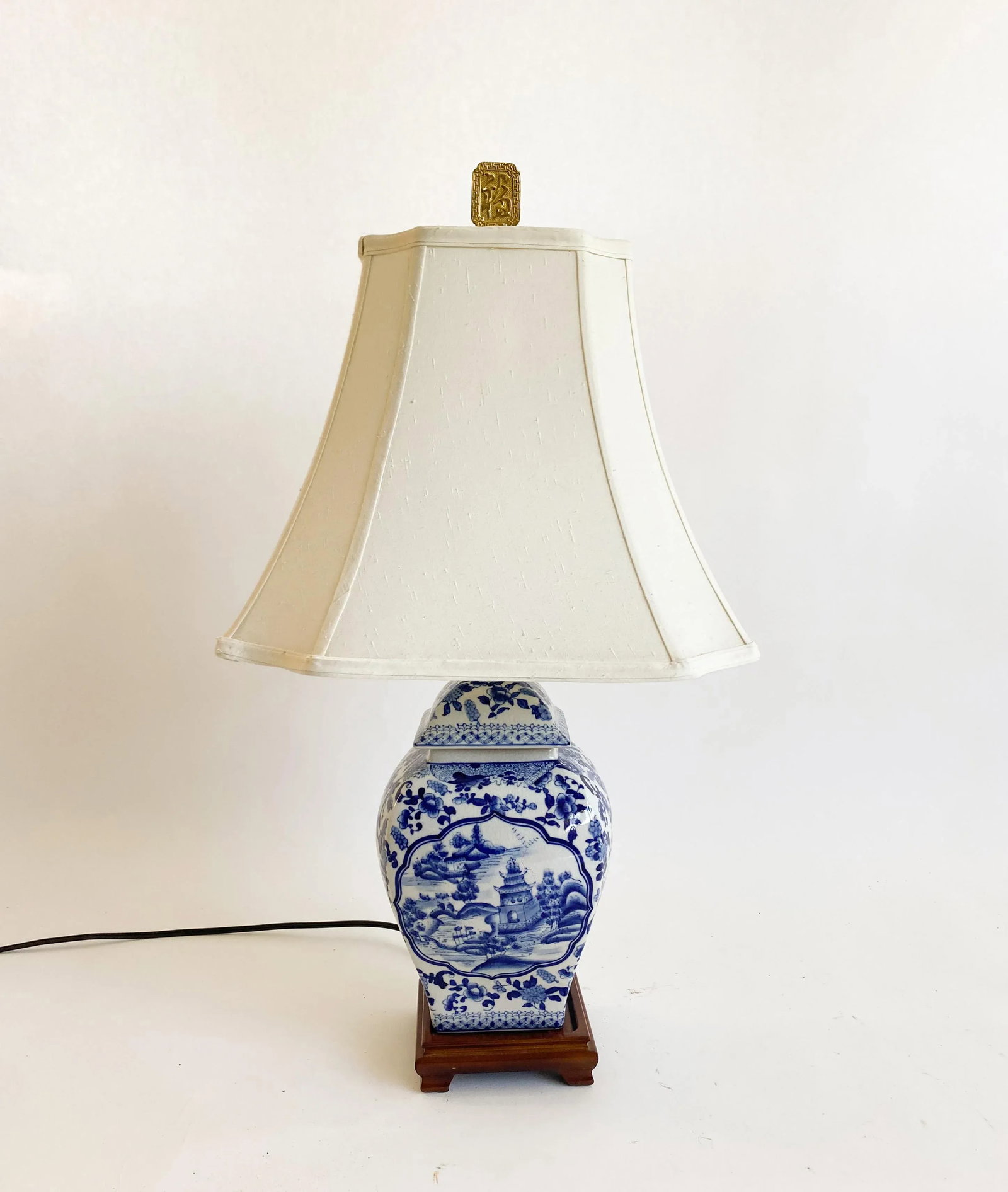 Vintage 1920s Chinese Blue and White Ginger Jar Lamp With Shade - 11