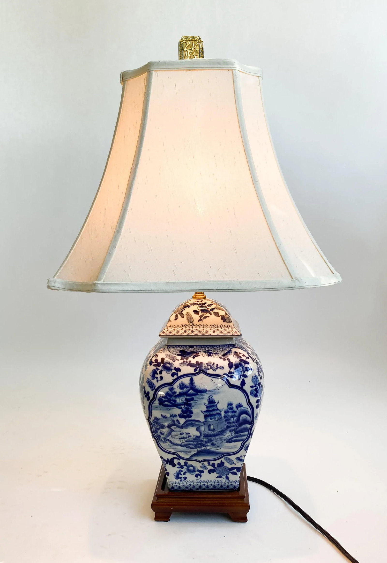 Vintage 1920s Chinese Blue and White Ginger Jar Lamp With Shade - 9