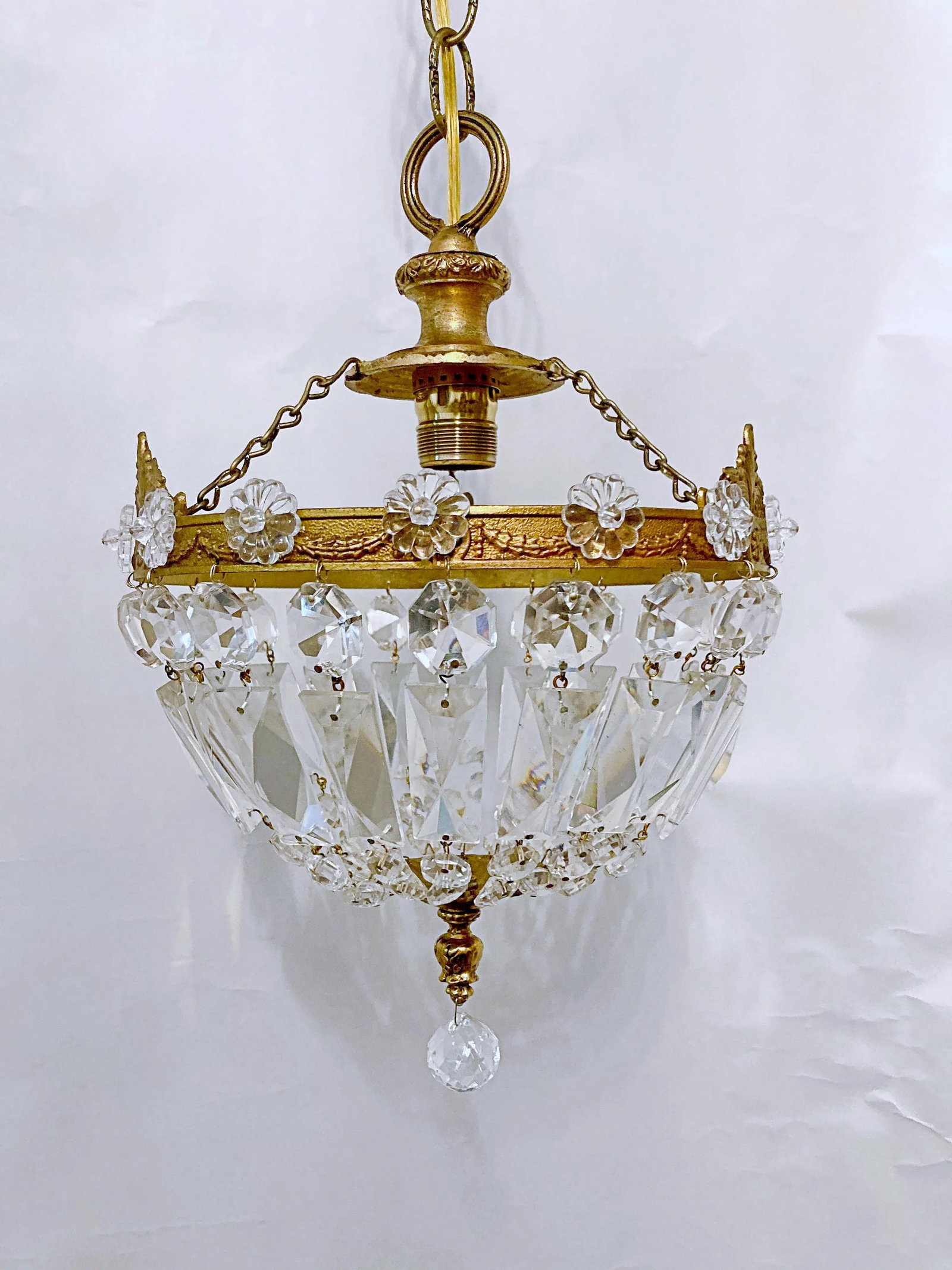 1950s Italian Brass and Crystal Rosettes Rim Basket Chandelier - 2
