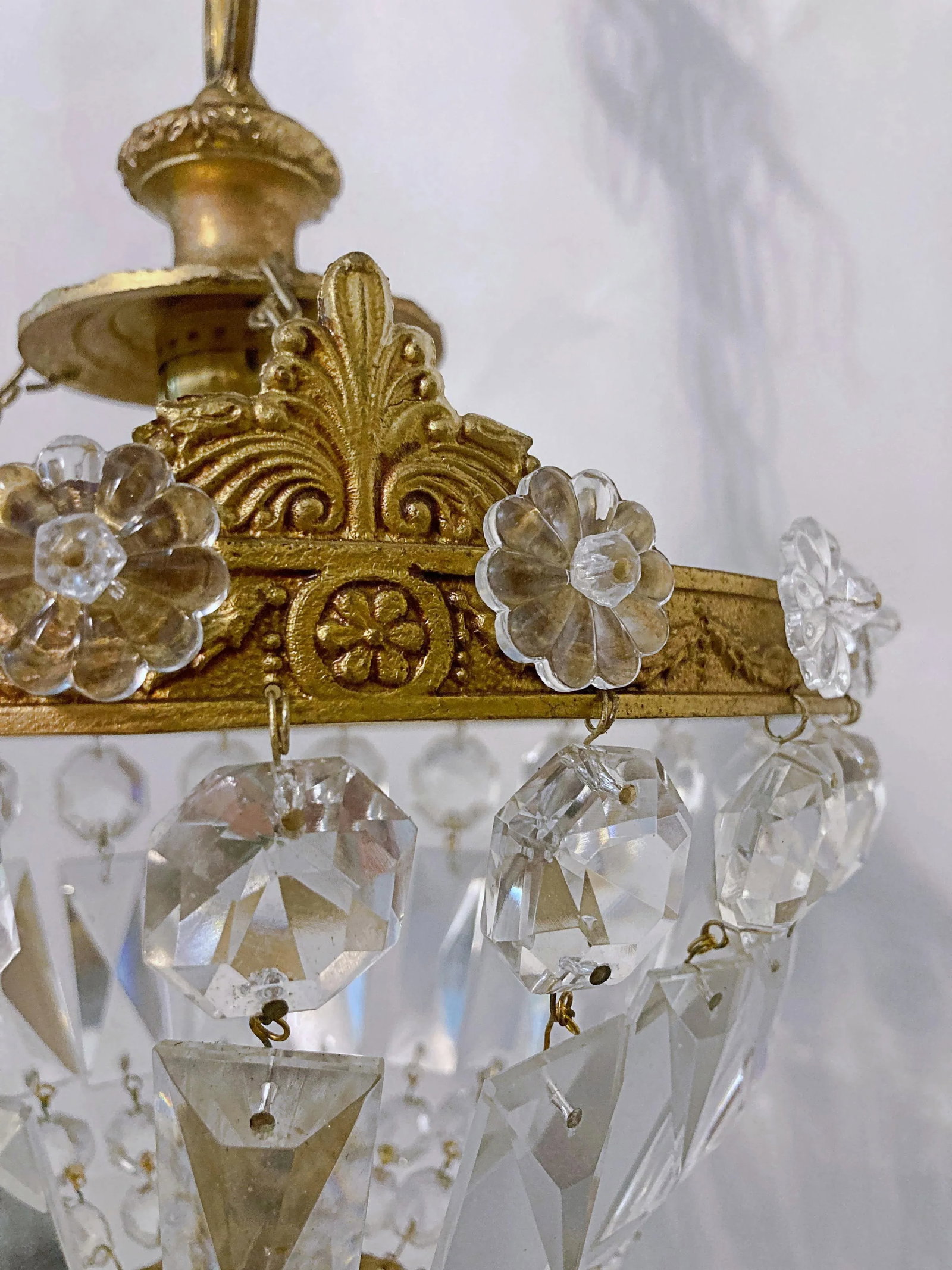 1950s Italian Brass and Crystal Rosettes Rim Basket Chandelier - 4
