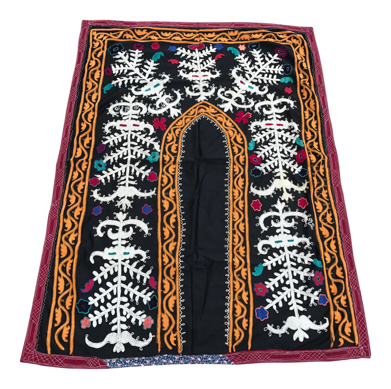 Vintage Black & White Suzani Fabric: Black and White SUZANI FABRIC - Handmade Bedspread - Vintage Table Cover - Wall Hanging * size is 4.0 FEET x 3.0 FEET ( 123 CM x 92 CM ) FLOWER PATTERNS Condition: Alterations: Original Condition