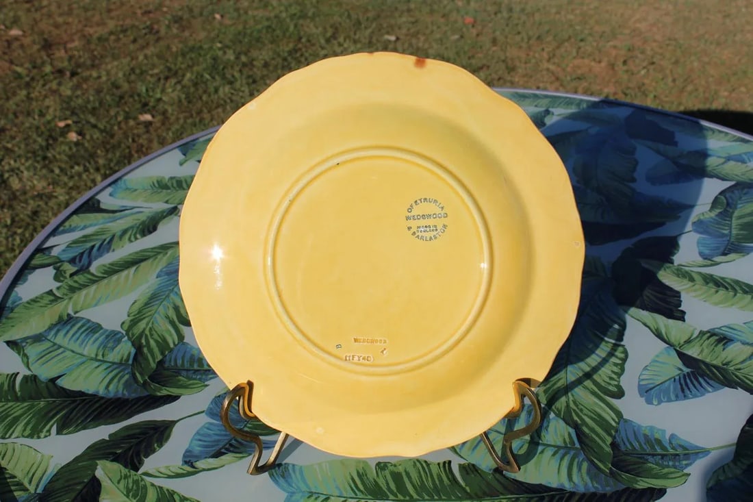 1940s Wedgwood Majolica Strawberries and Leaves Plate - 12