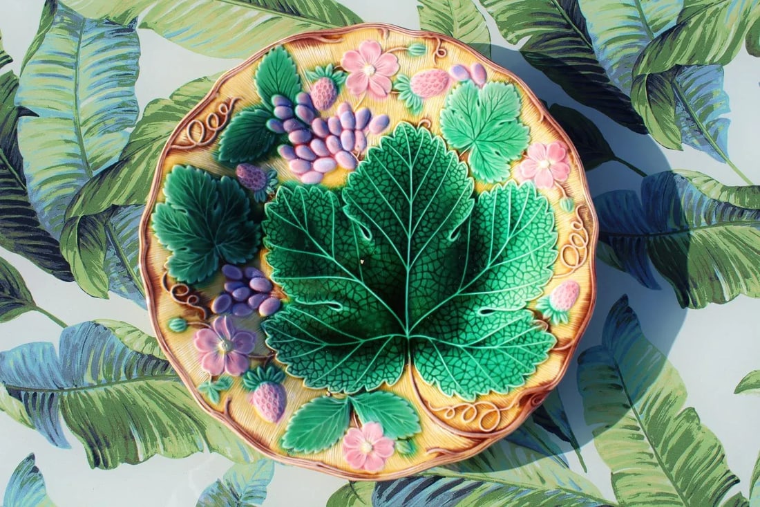 1940s Wedgwood Majolica Strawberries and Leaves Plate - 13