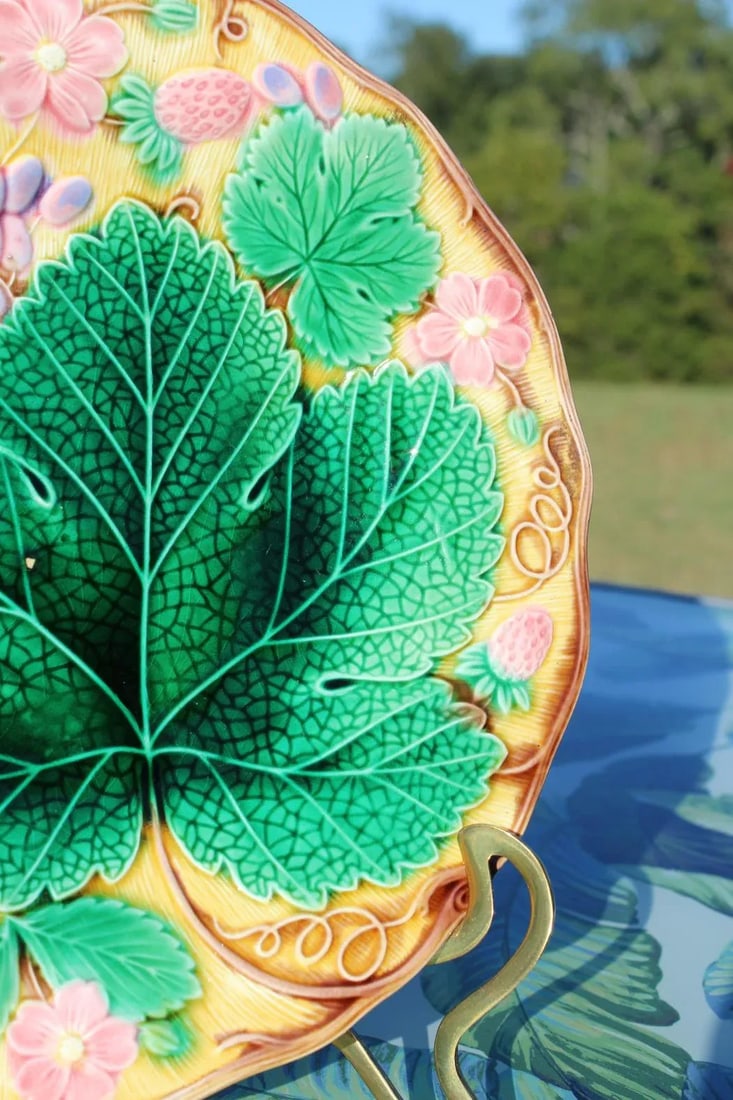 1940s Wedgwood Majolica Strawberries and Leaves Plate - 6