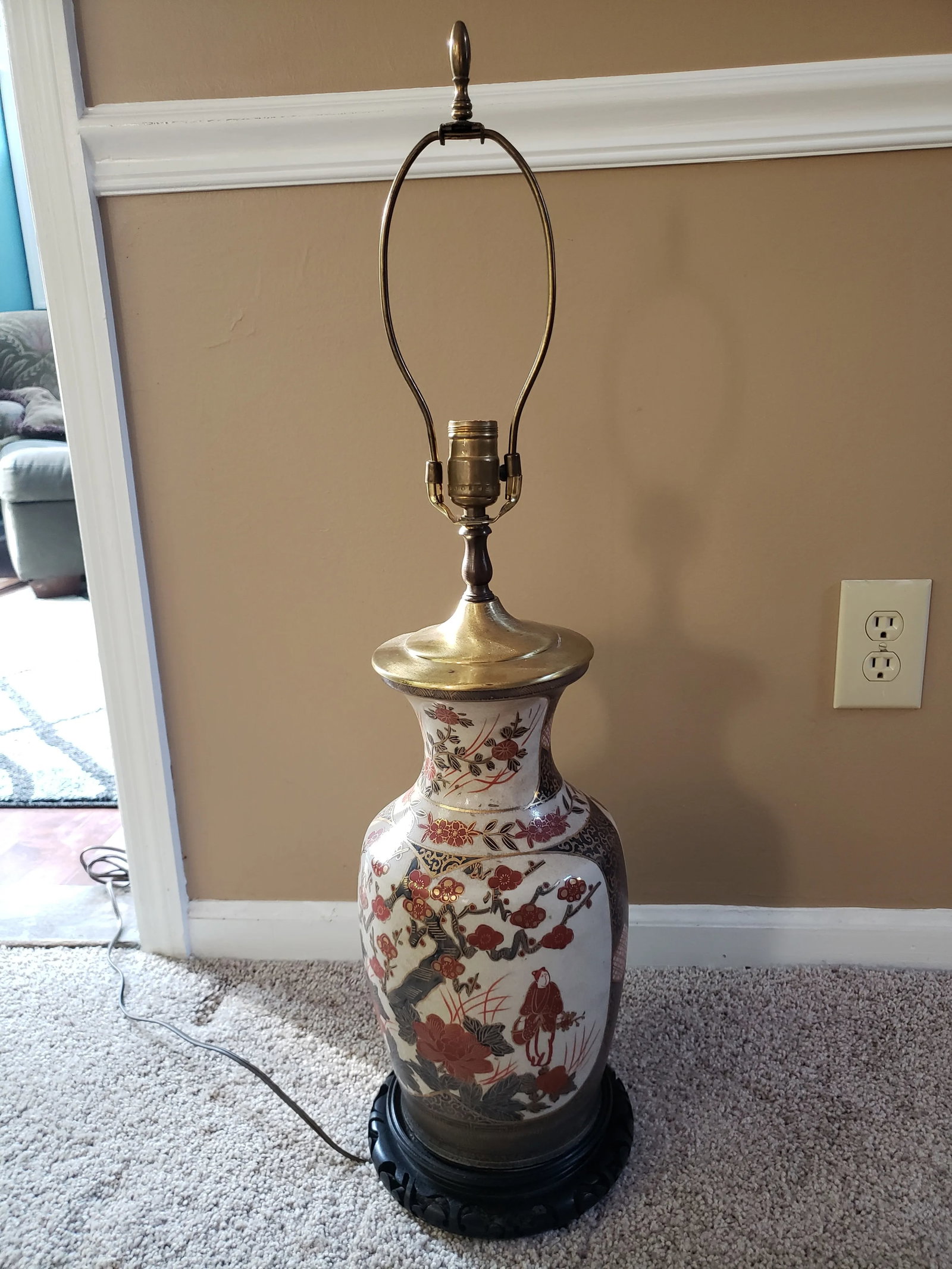 Vintage Mid 20th Century Hand Painted Asian Vase Mounted as Table Lamp - 9