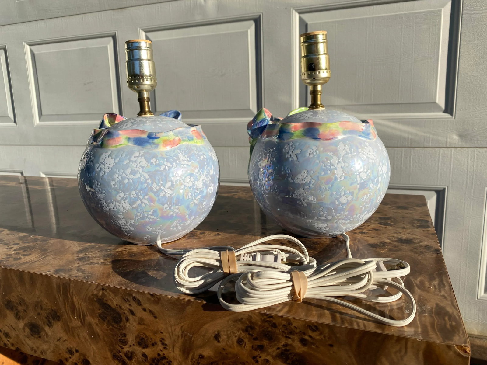 2002 Ceramic Ribbon and Bow Boudoir Lamps- a Pair - 3