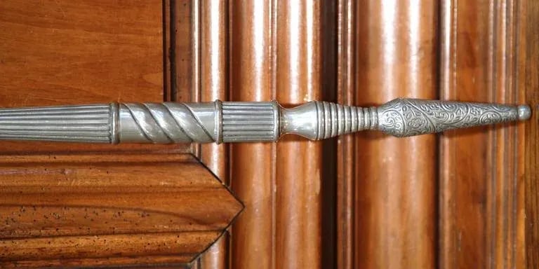 19th Century French Pewter Magnifying Glass With Laurel Wreath Frame - 5