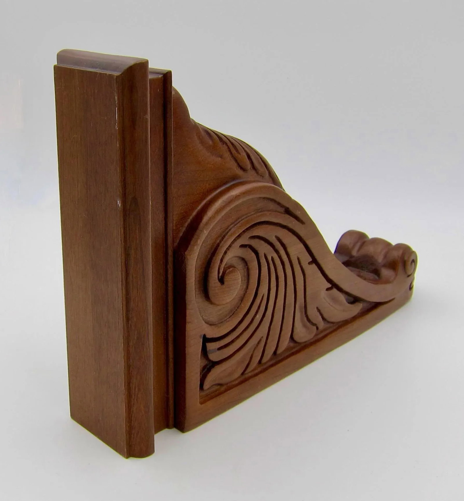 Vintage Corbel Bracket of Cherry Wood With Neoclassical Acanthus Carving - 4