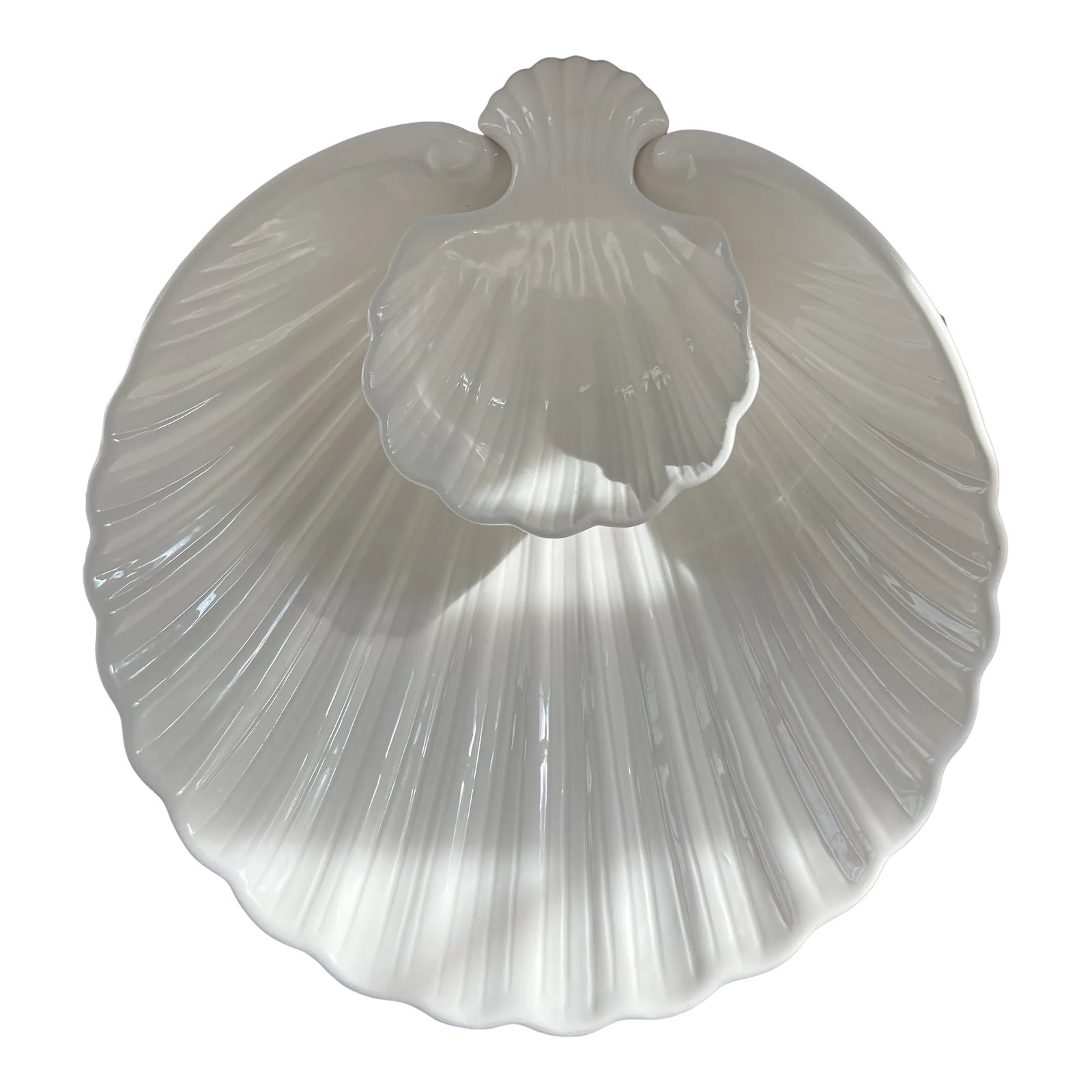 Vintage Fitz and Floyd Scallop Hors D' Ouvre Serving Bowl: Simple, yet elegant; this rare vintage Fitz and Floyd ceramic bowl shaped like a scallop shell is perfect for hosting friends and family. It can be used inside or outside and it's designed to hold