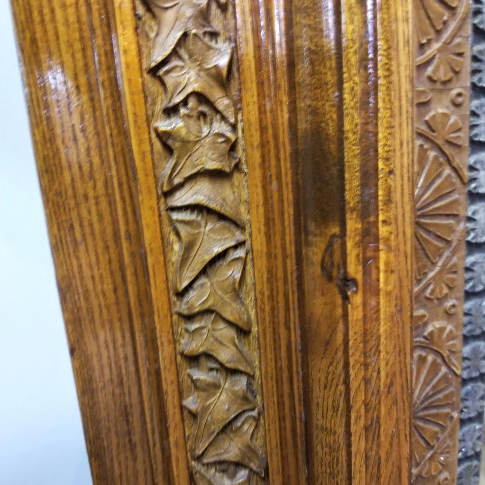 Antique Frame Wooden Wall Mirror With Ivy Detail - 4