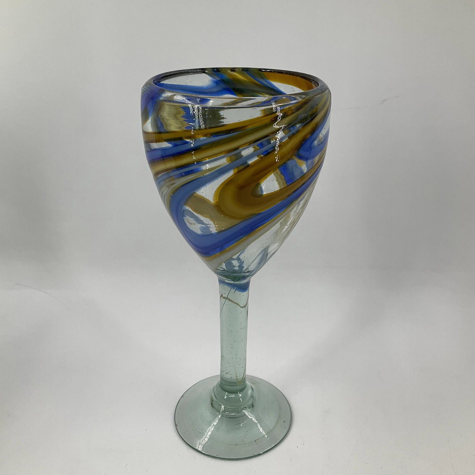 Mexican Reclye Hand Blown Glass Pitcher and 5 Goblets with Blue and Tan Swirl Design - 7