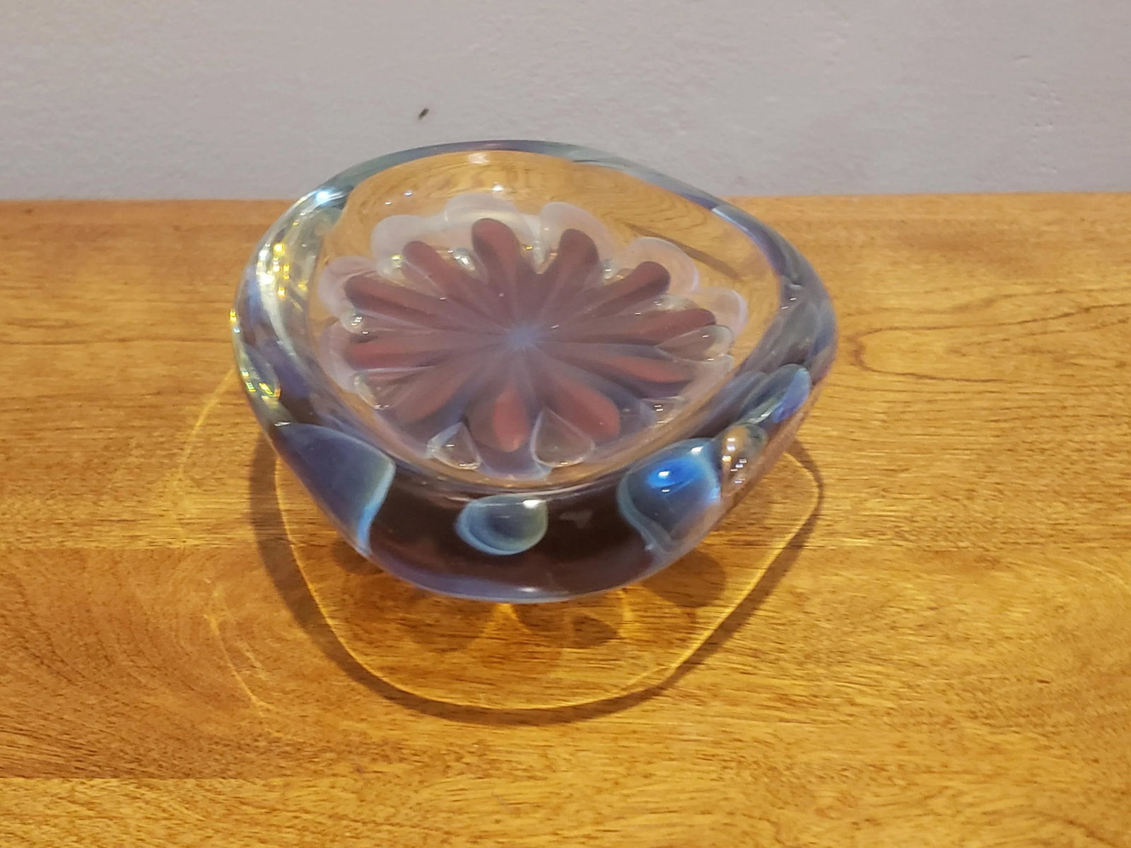 2007 Signed Robert Eickholt "Seascape" Decorative Art Glass Shallow Bowl/Dish/Paper Weight - 5