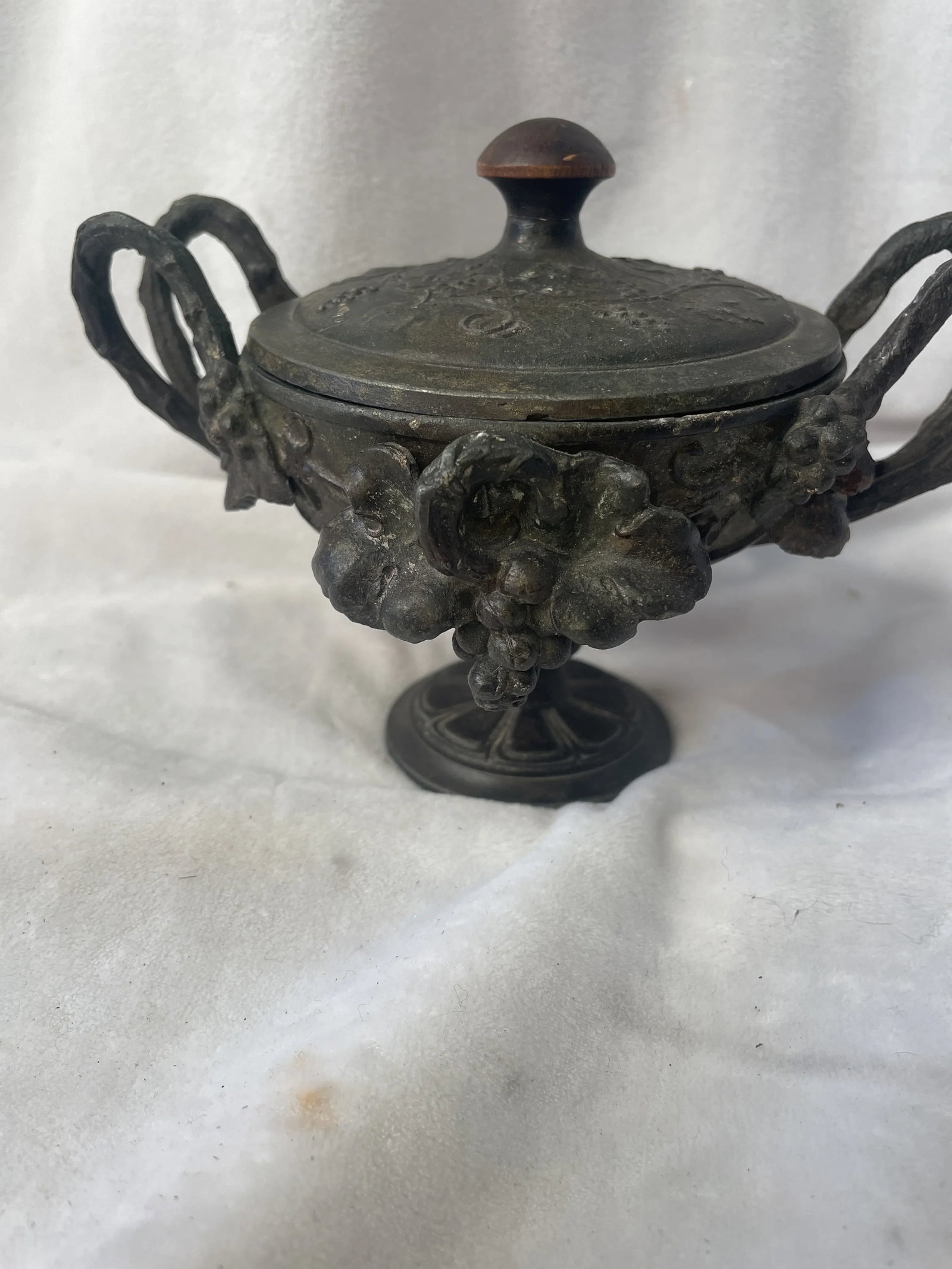 19th Century Grand Tour Italian Grape Vine Motif Small Bronze Twin Handled Urn - 2