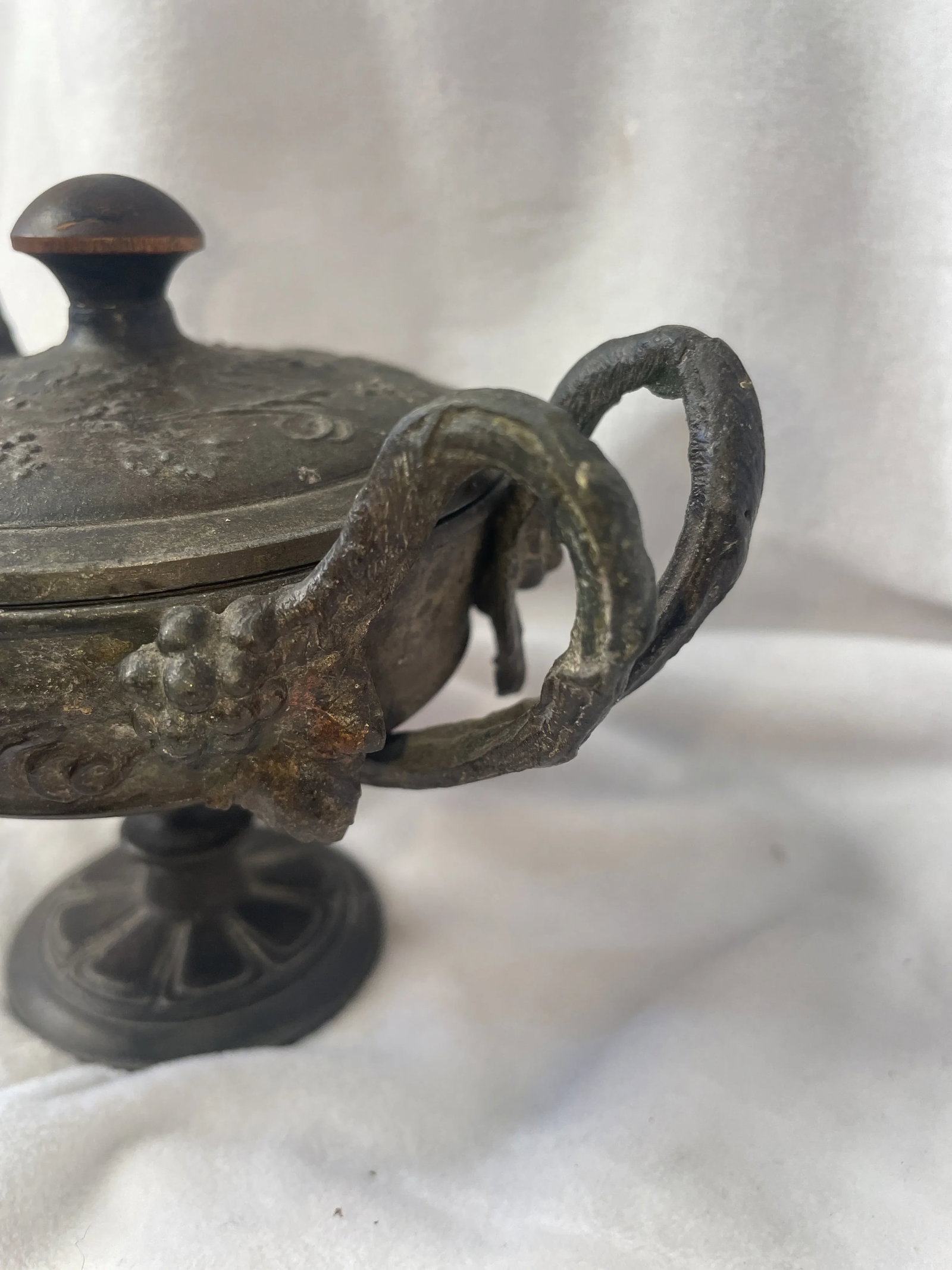 19th Century Grand Tour Italian Grape Vine Motif Small Bronze Twin Handled Urn - 4