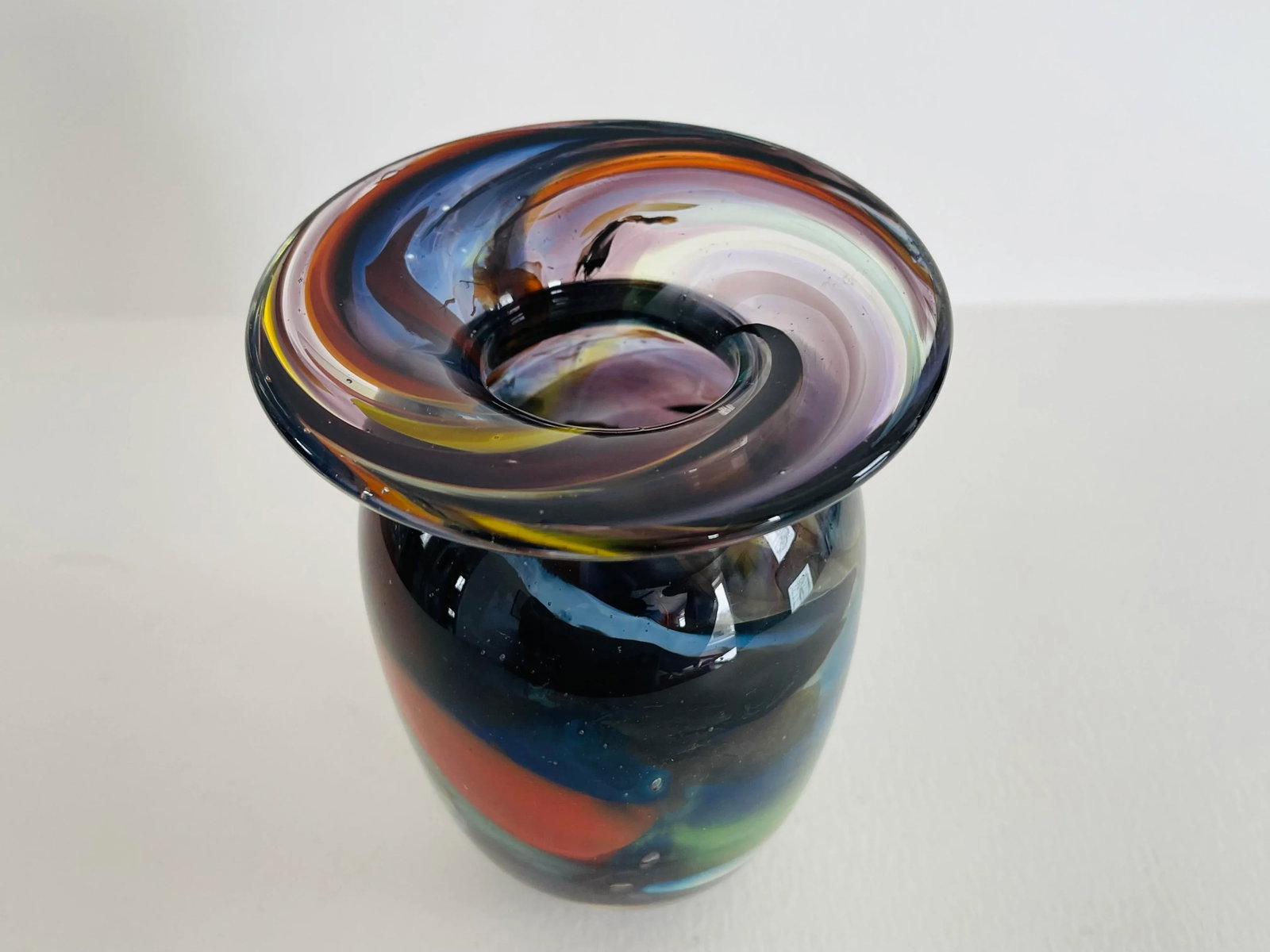 J. Schneider 2004 Studio Art Glass Hand Blown Swirl Vase Signed - 3