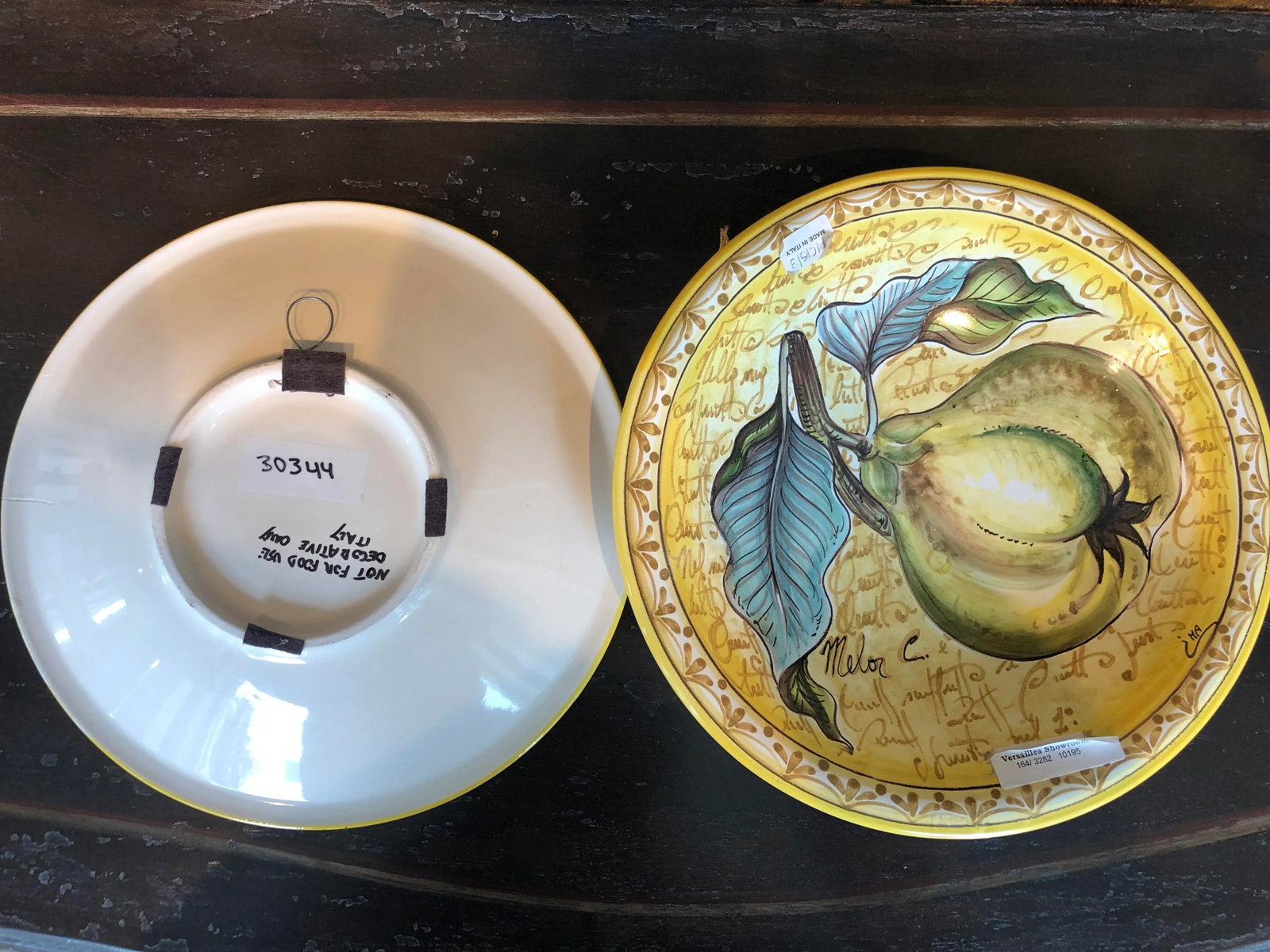 1990s Italian Hand Painted Round Ceramic Pear Wall Plates - a Pair - 3