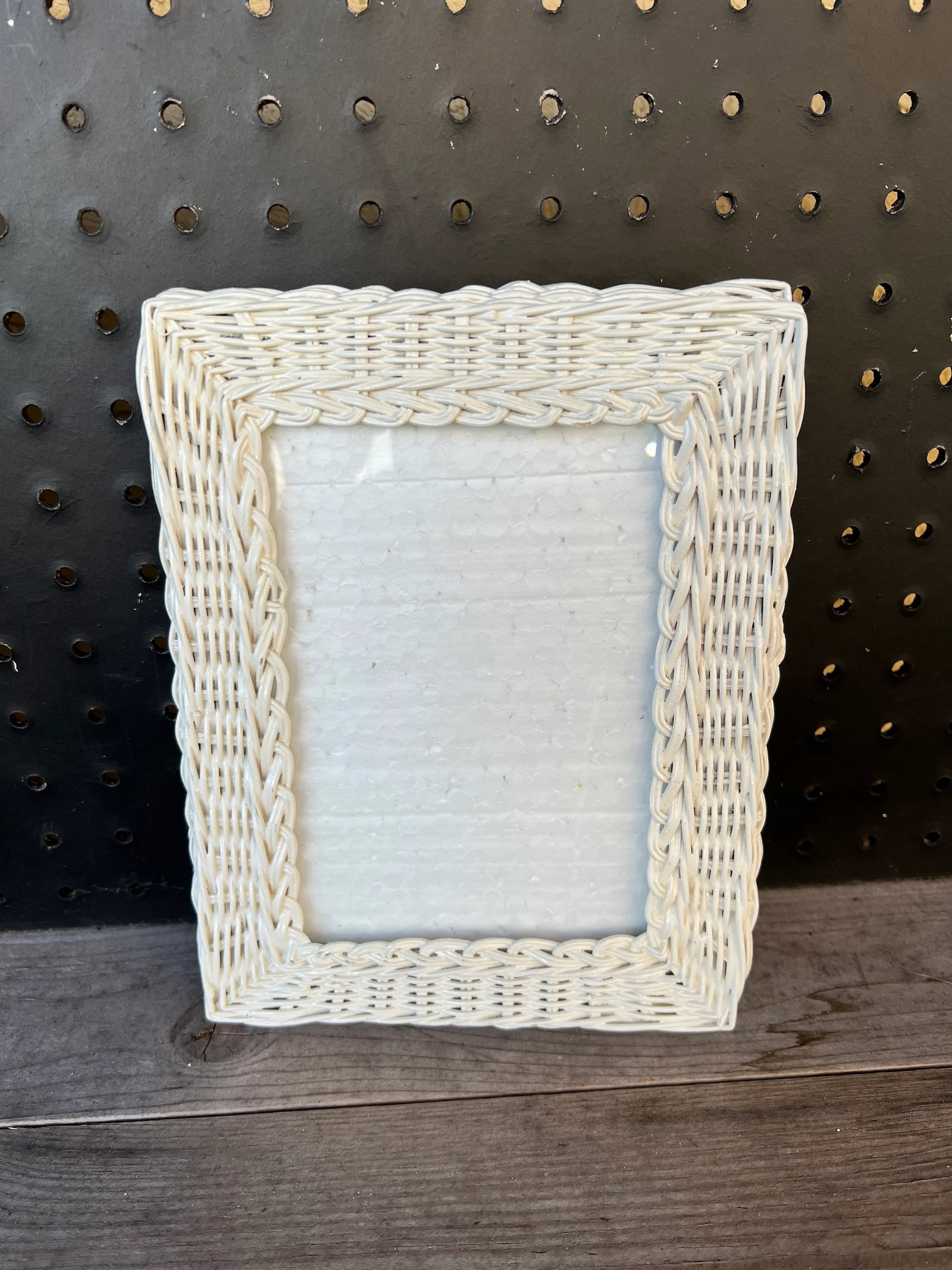 Late 20th Century Vintage White Wicker Table Picture Frame - 3