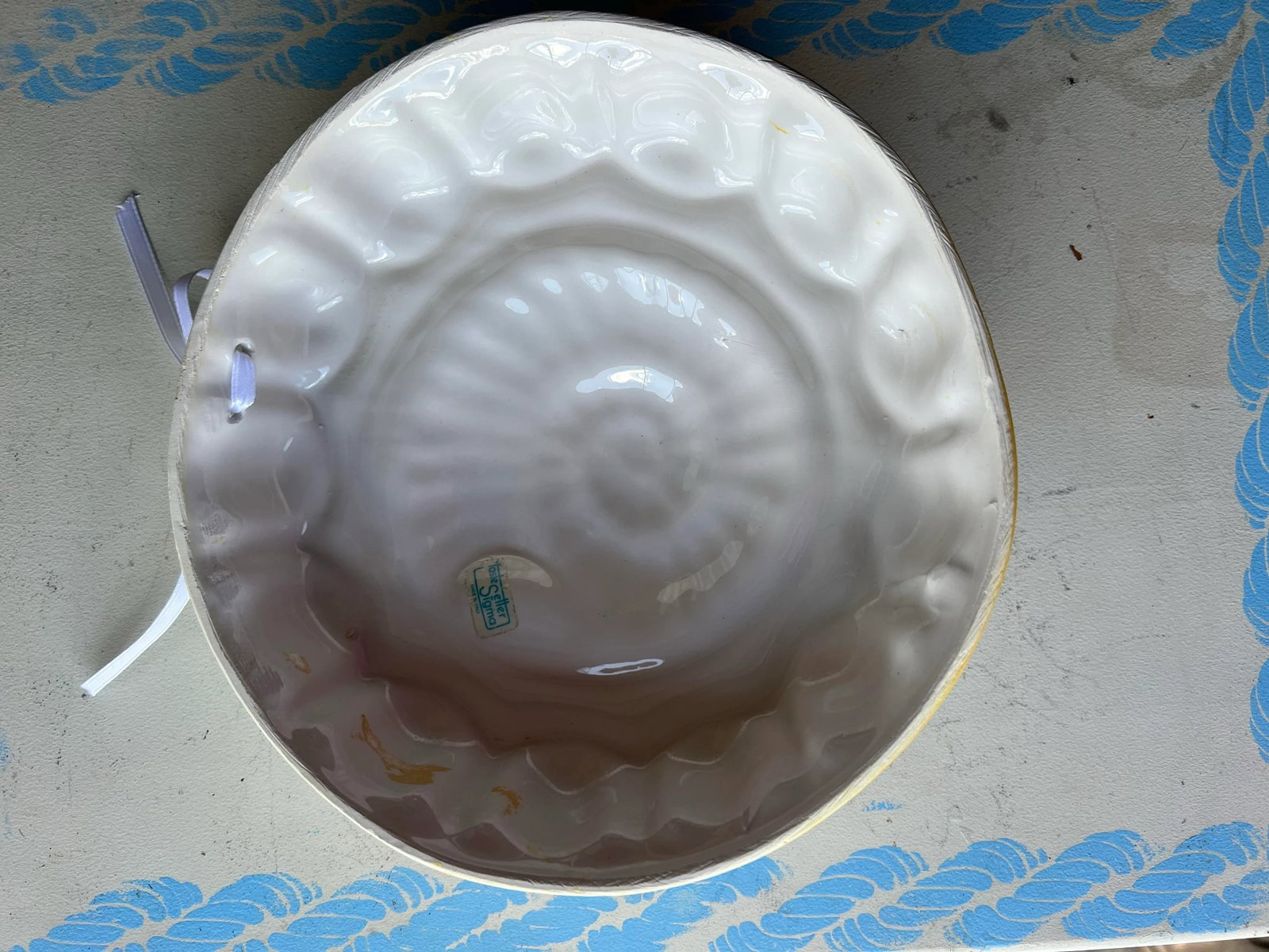 Vintage Decorative Round Ceramic Mold - 4