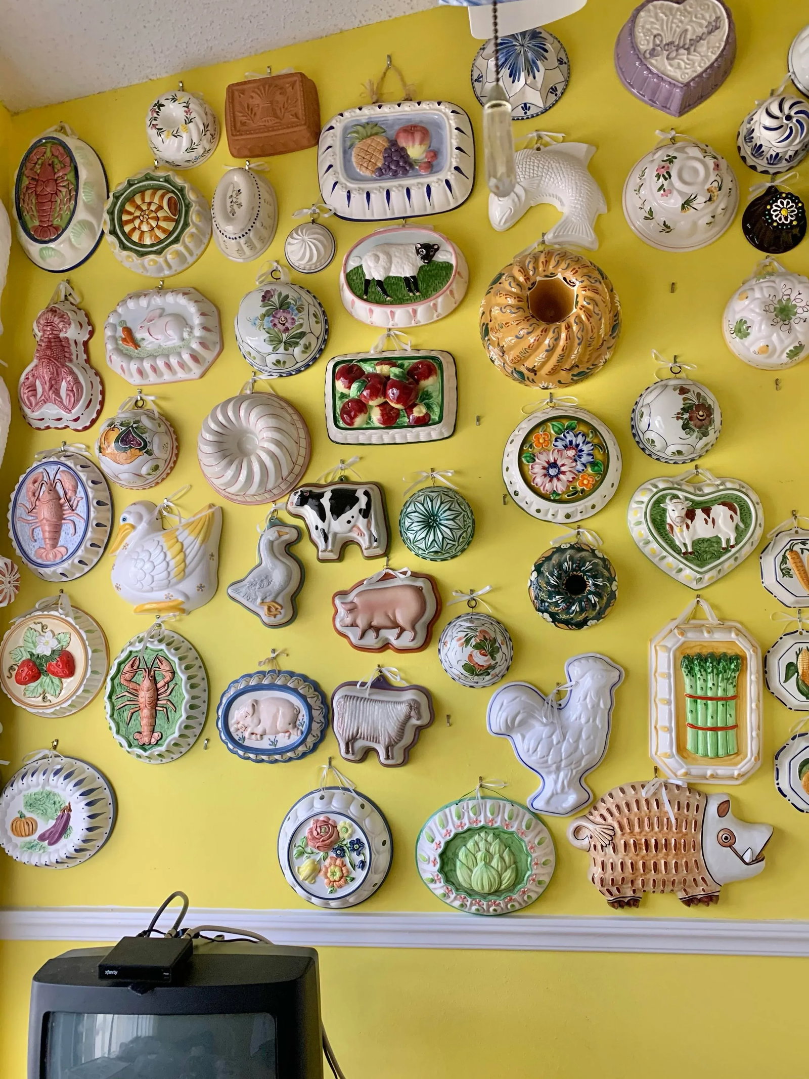 Vintage Decorative Round Ceramic Mold - 6