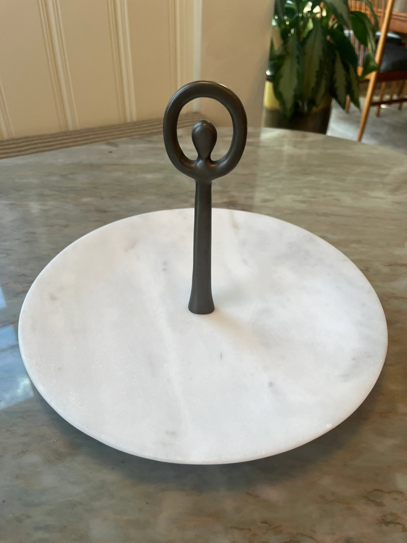 The Althaea Series "Anassa" Marble Round Serving Plate With Bronze Handle by Anaktae - 5