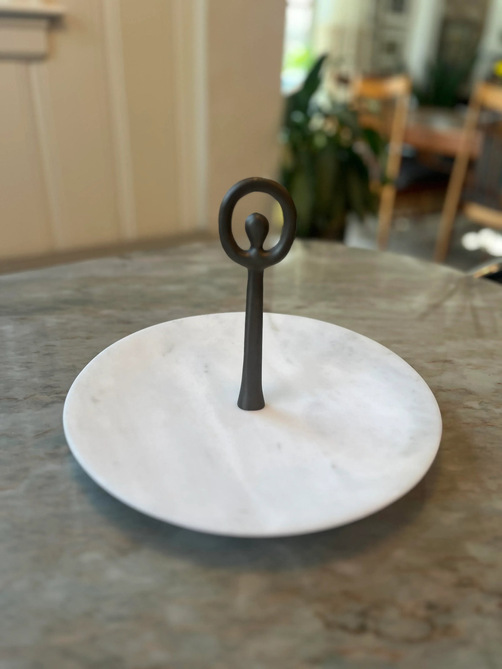 The Althaea Series "Anassa" Marble Round Serving Plate With Bronze Handle by Anaktae - 7