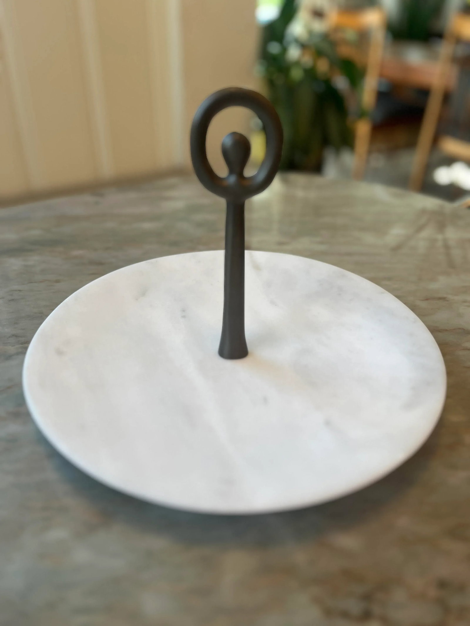 The Althaea Series "Anassa" Marble Round Serving Plate With Bronze Handle by Anaktae - 8