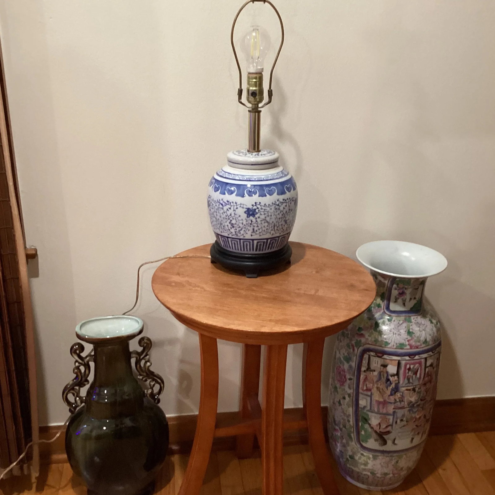 Vintage Asian Blue and White Ceramic Porcelain Lamp With Wood Base - 10