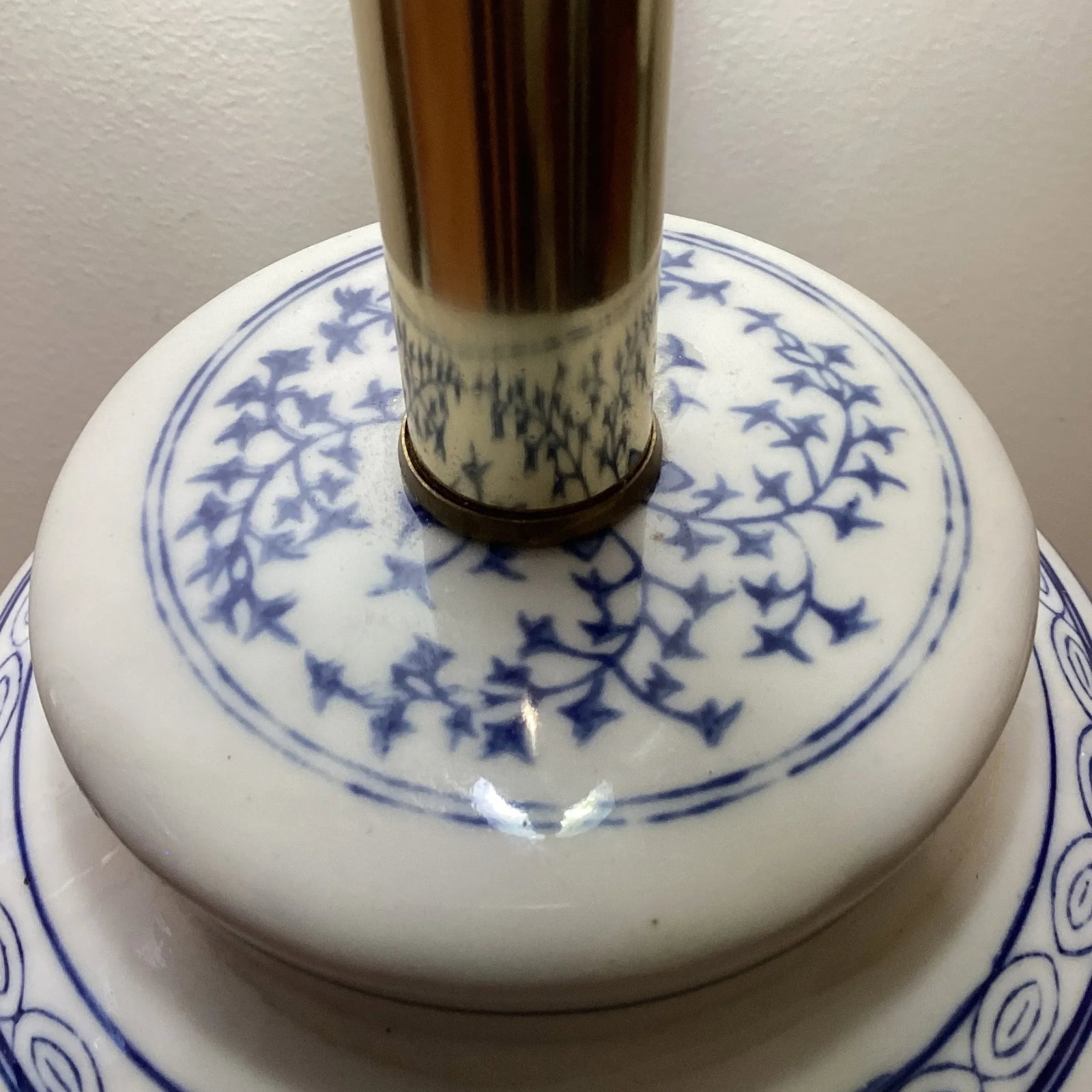 Vintage Asian Blue and White Ceramic Porcelain Lamp With Wood Base - 5