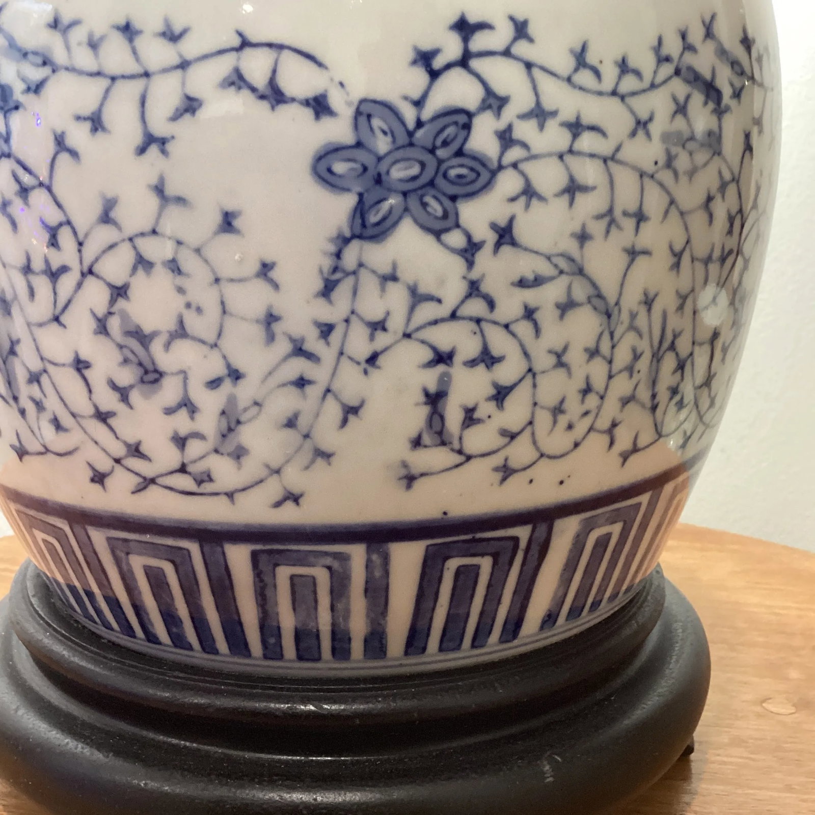 Vintage Asian Blue and White Ceramic Porcelain Lamp With Wood Base - 7