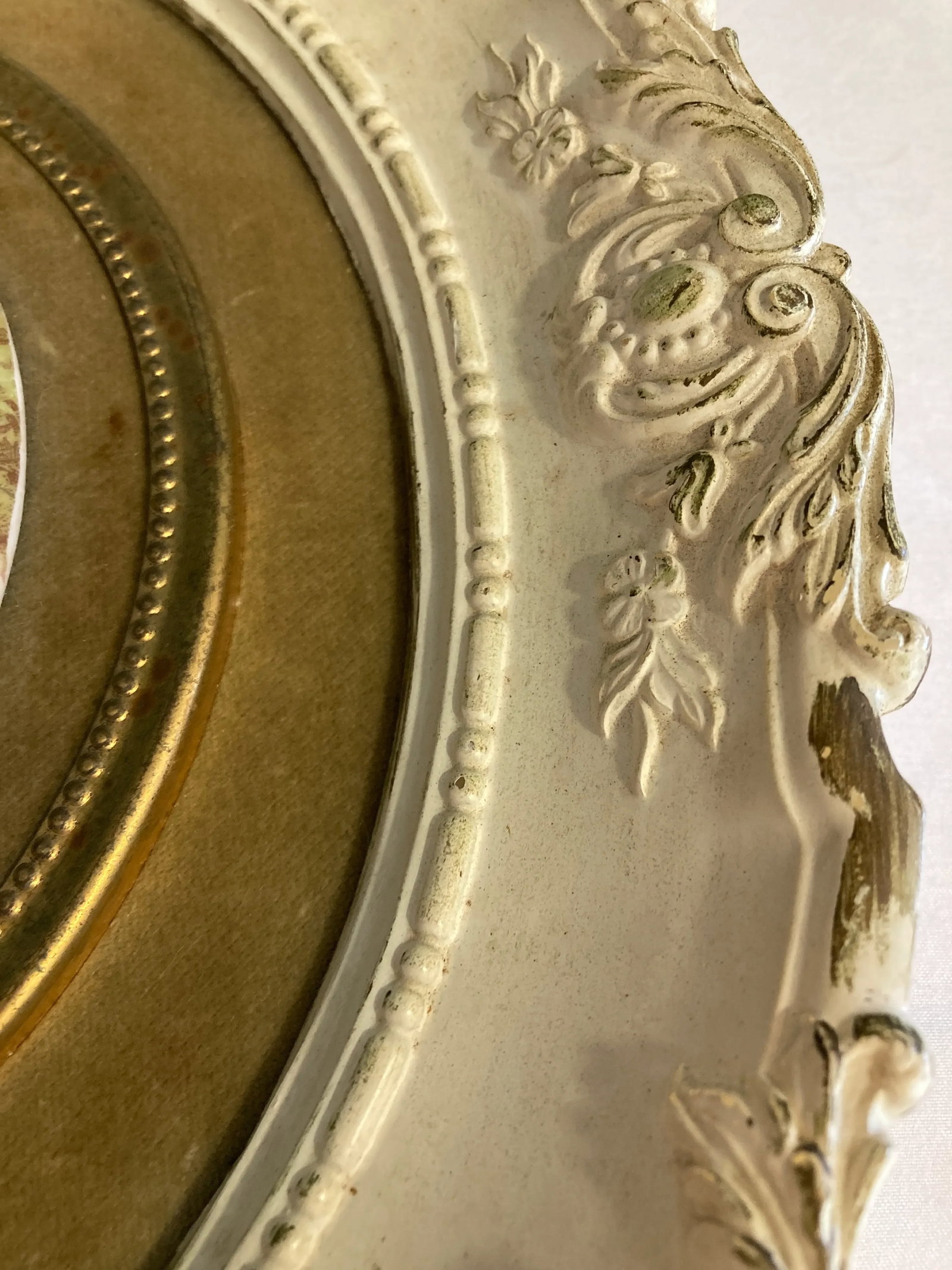1930s B&s Creations Framed Victorian Courting Scene With Ornate Round Frame - 4