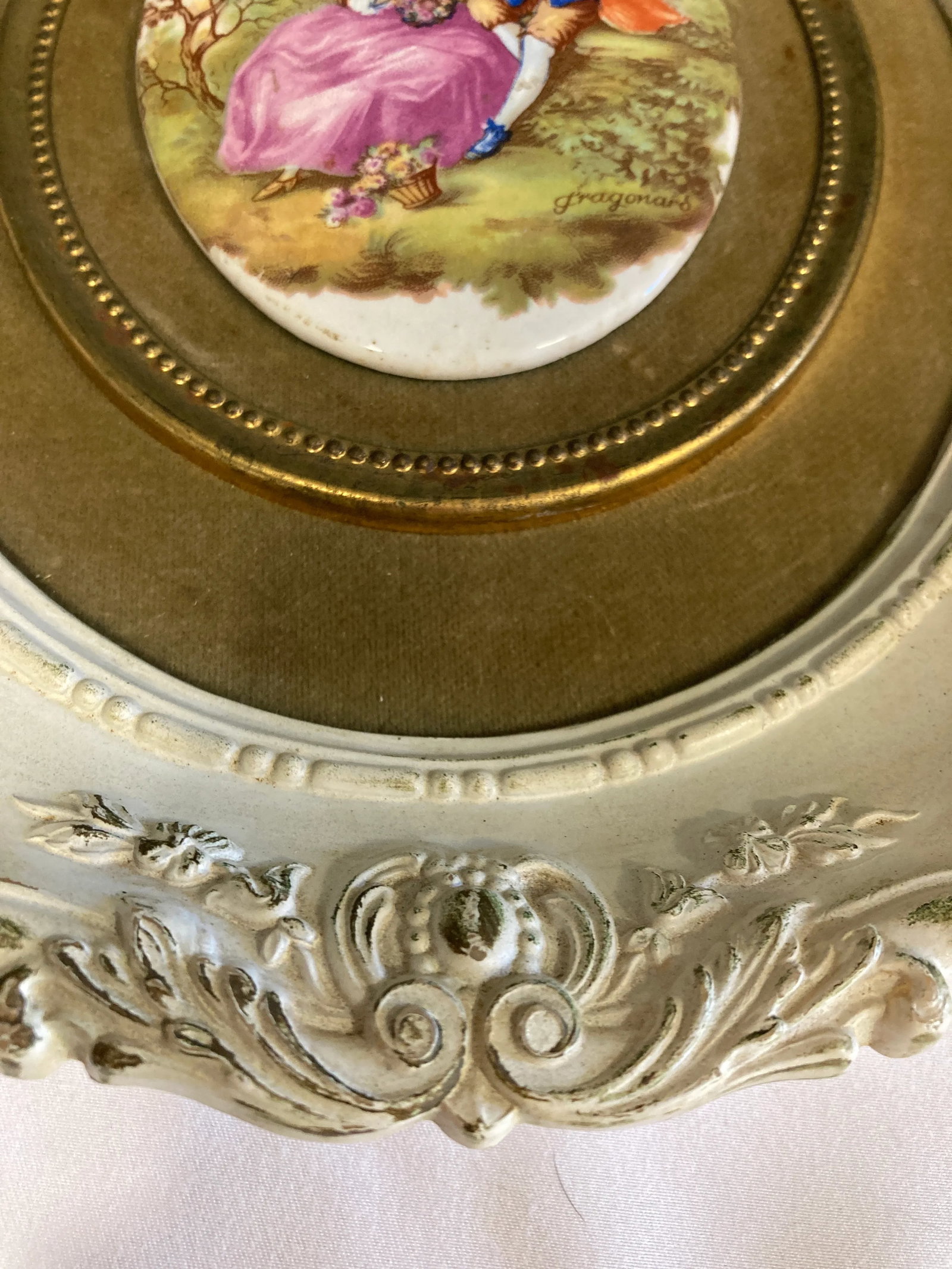 1930s B&s Creations Framed Victorian Courting Scene With Ornate Round Frame - 5