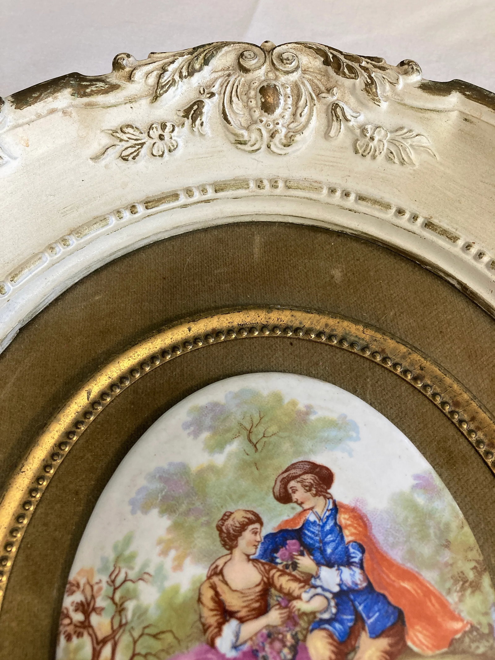 1930s B&s Creations Framed Victorian Courting Scene With Ornate Round Frame - 6