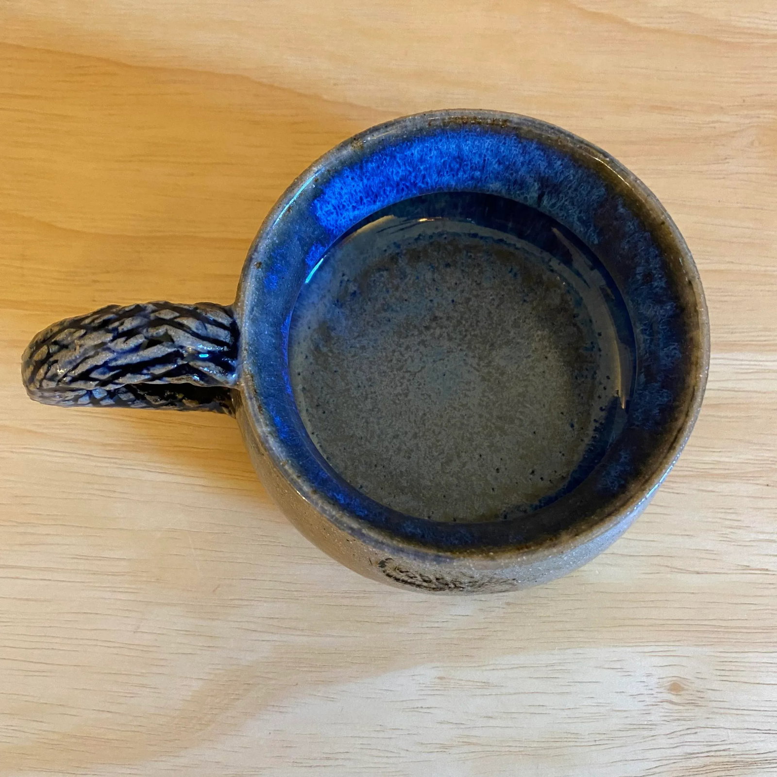 Hand Thrown Signed Gray & Blue Studio Art Pottery Foot Print Mug Basket Weave Design Handle - 4