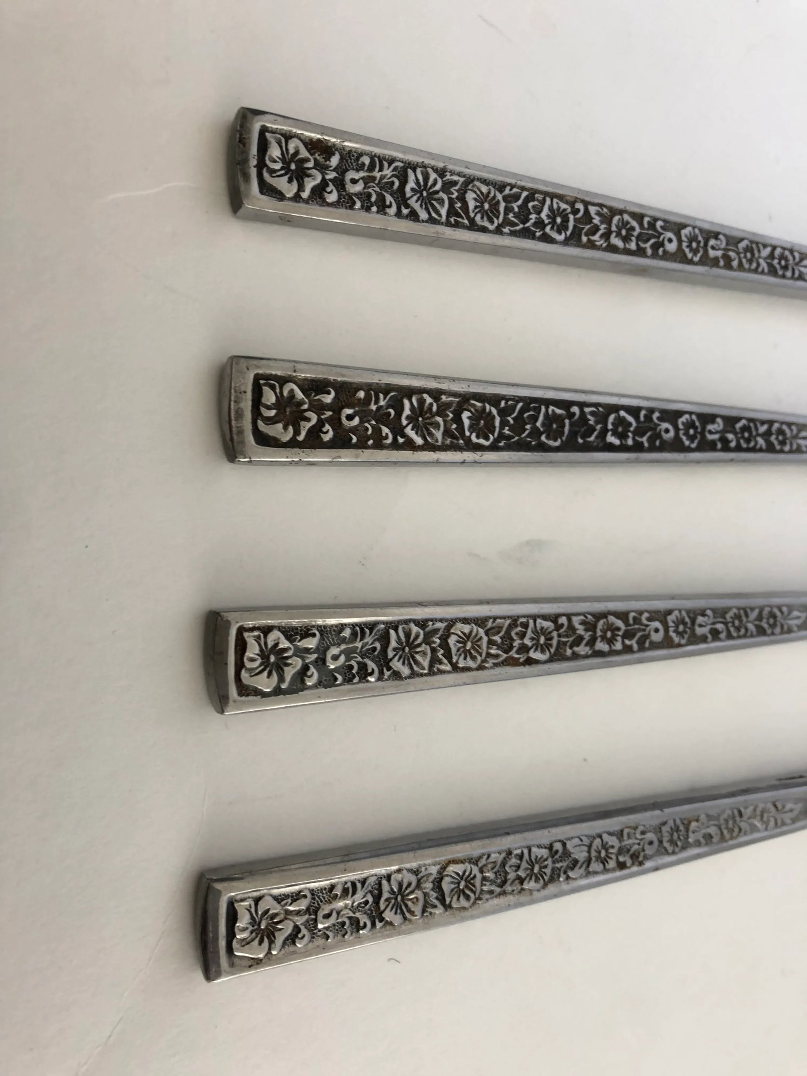 Midcentury Floral Design Stainless Dinner Knives S/4 - 2