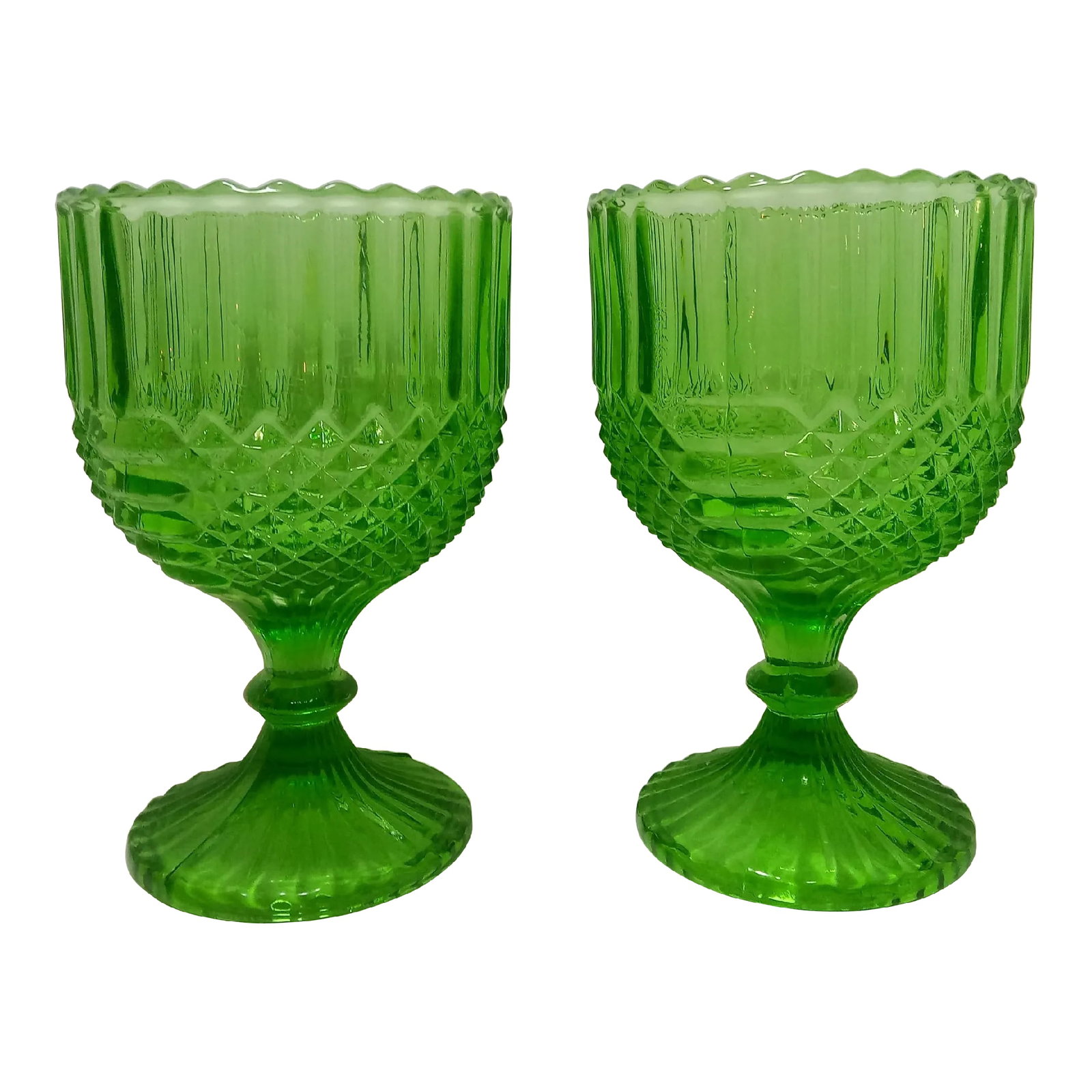 Vintage Green Anchor Hocking Diamond Pattern Glass Compotes- Set of 2: Two very nice classic green Anchor Hocking Compote/Goblets. These were made in the 1960-1970s and have a diamond pattern. They are 6"tall and 4" wide at the rim. Mint condition! Condition: