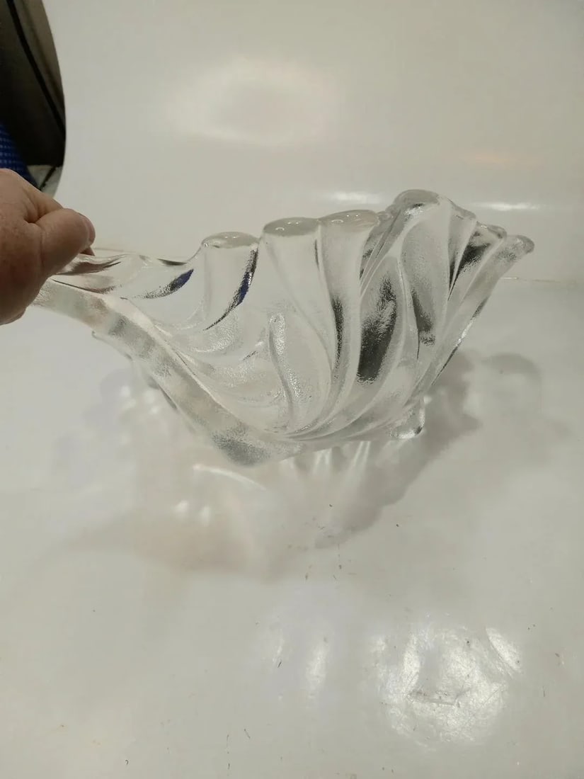 1960s Leaf Shaped Textured Heavy Glass Serving Dish Bowl - 3