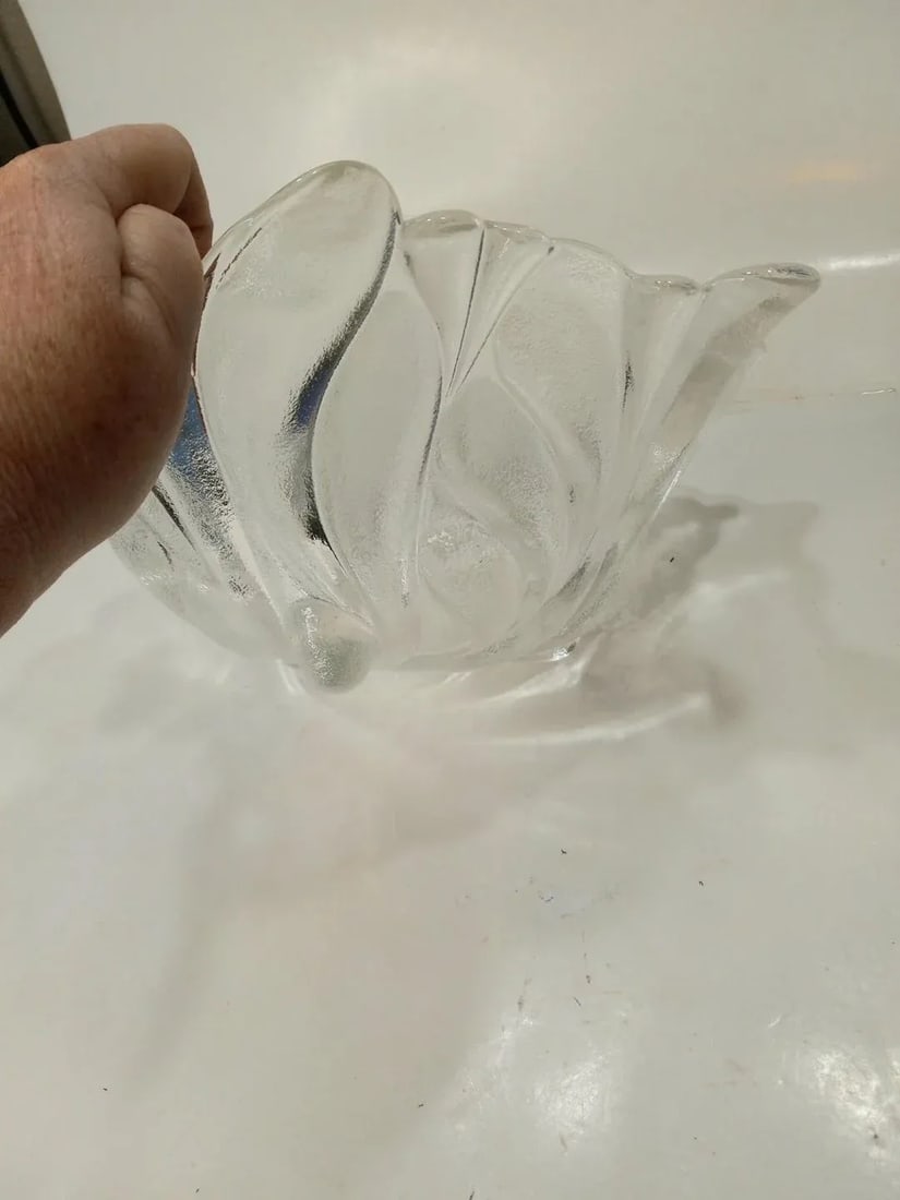 1960s Leaf Shaped Textured Heavy Glass Serving Dish Bowl - 5