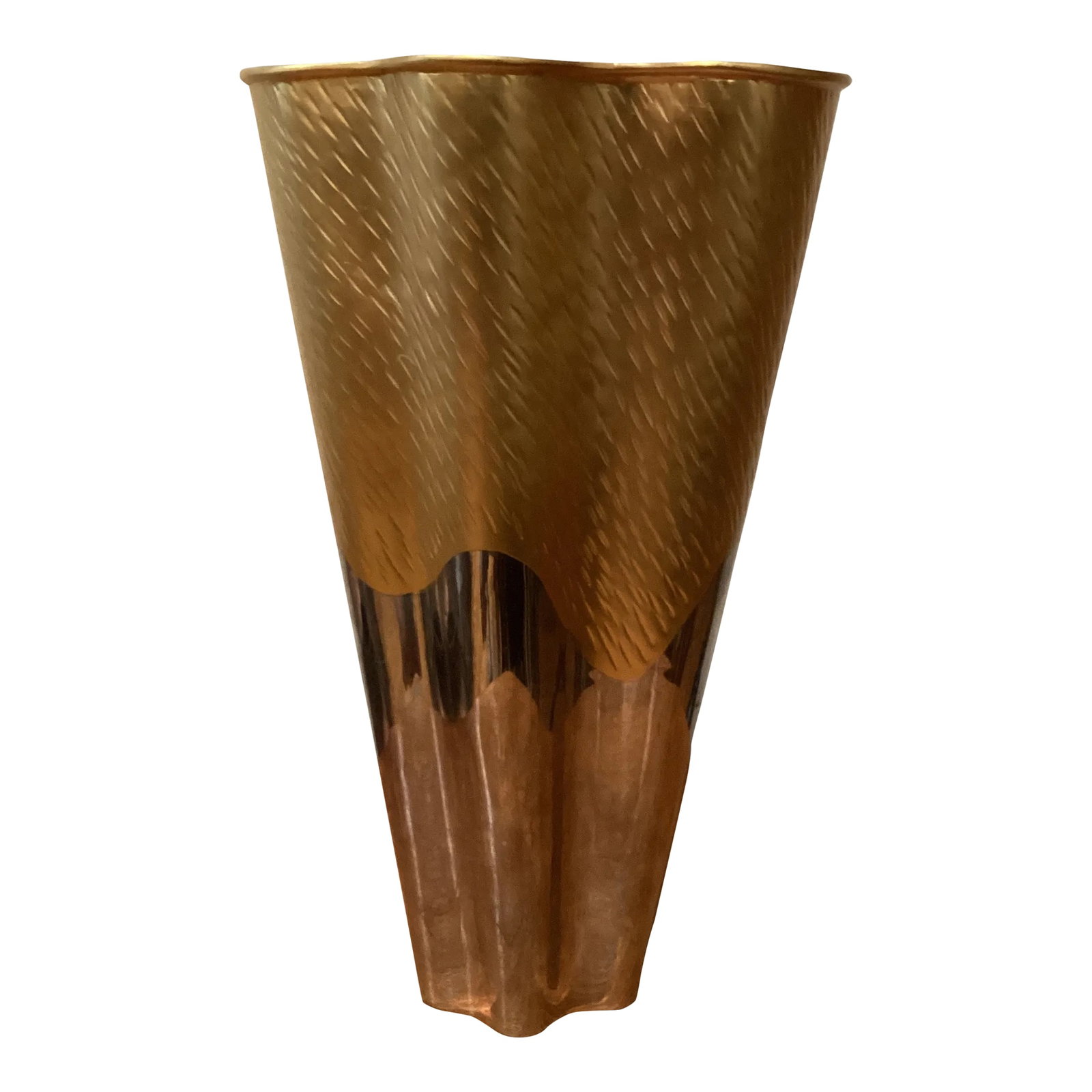 l'Objet Handcrafted Fluted Vase Dualite in Hand Forged Stainless Steel and 24 K Gold Finish, France: A large L'Objet "Dualite" vase of hand forged brass decorated in a striking Hollywood Regency style combination of reflective silver and textured matte gold. This luxurious and functional vase is a