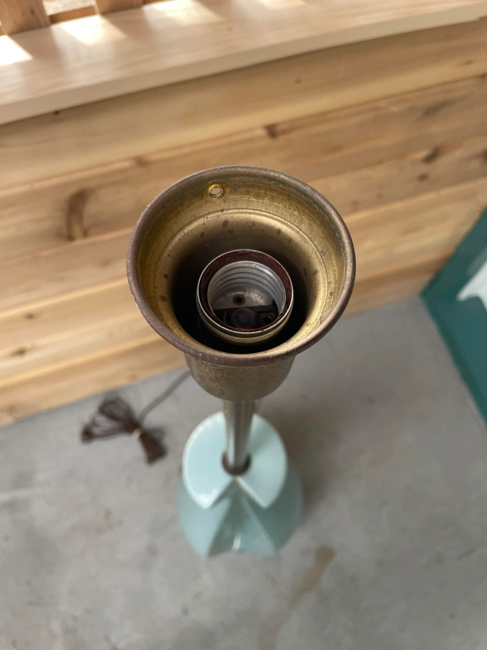 Mid 20th Century Rembrandt Ceramic Table Lamp - 7
