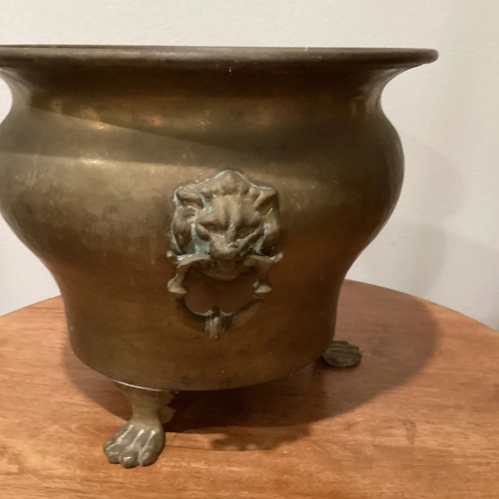 Early 20th Century Hand-Hammered Brass Jardiniere with Lion Heads - 11