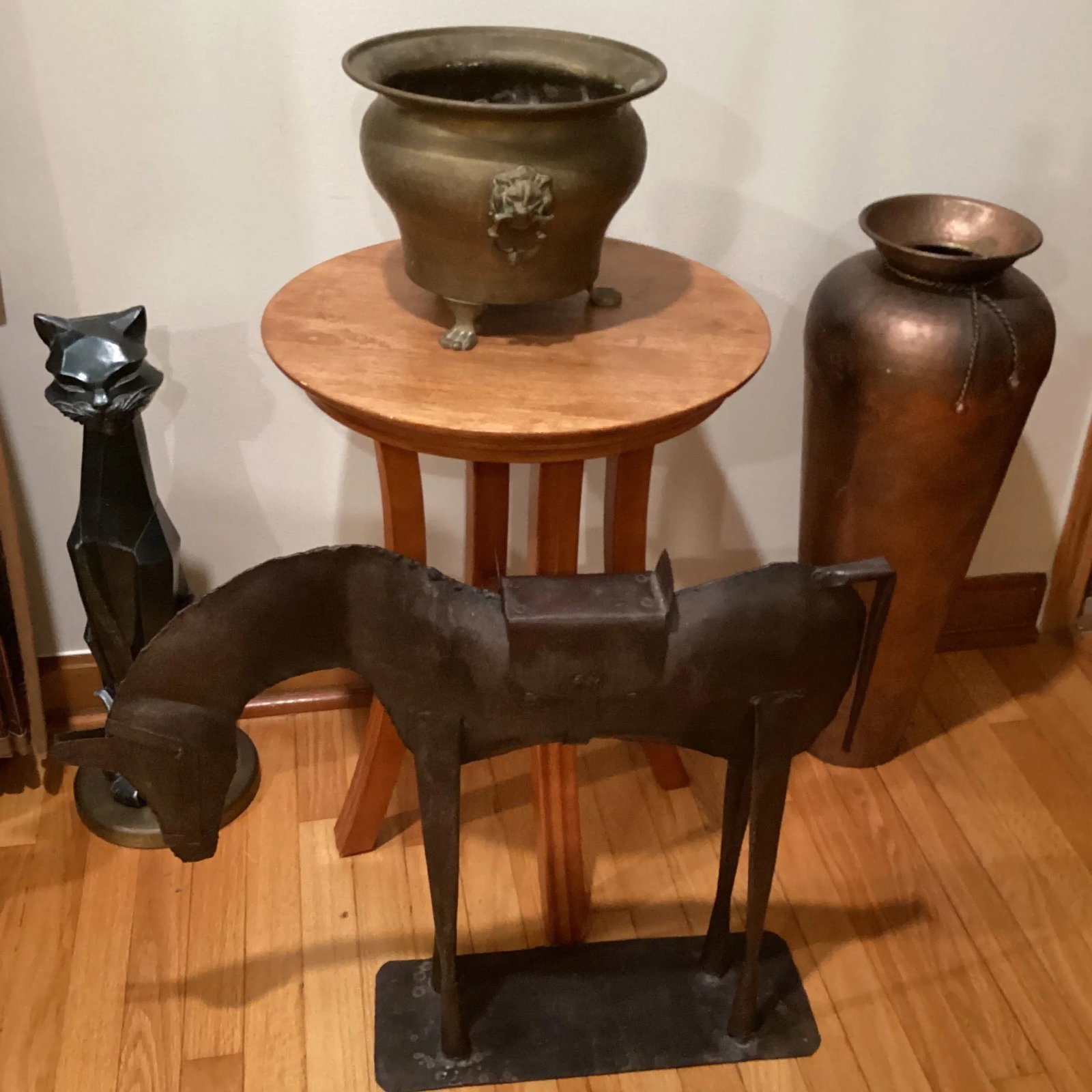 Early 20th Century Hand-Hammered Brass Jardiniere with Lion Heads - 12