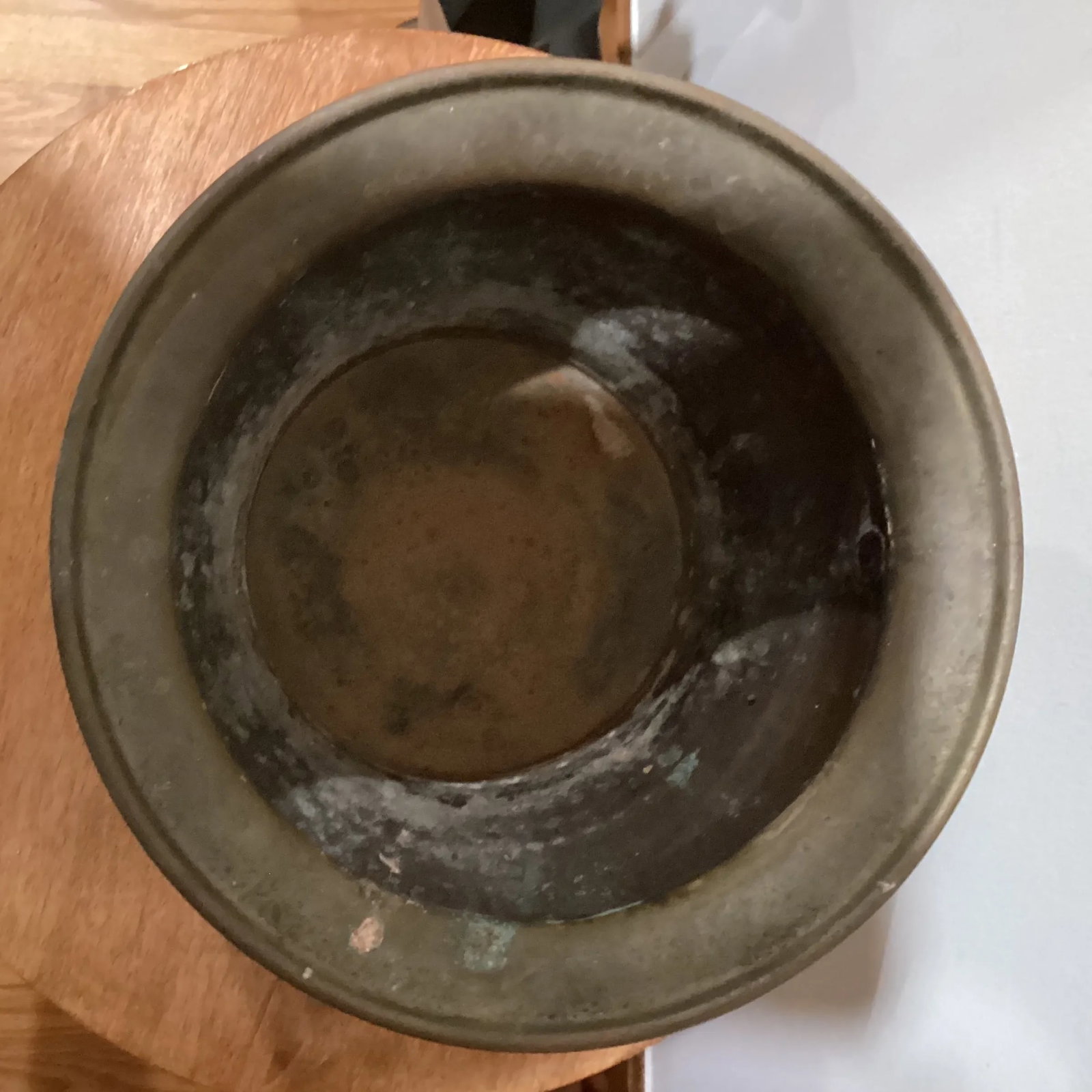 Early 20th Century Hand-Hammered Brass Jardiniere with Lion Heads - 5