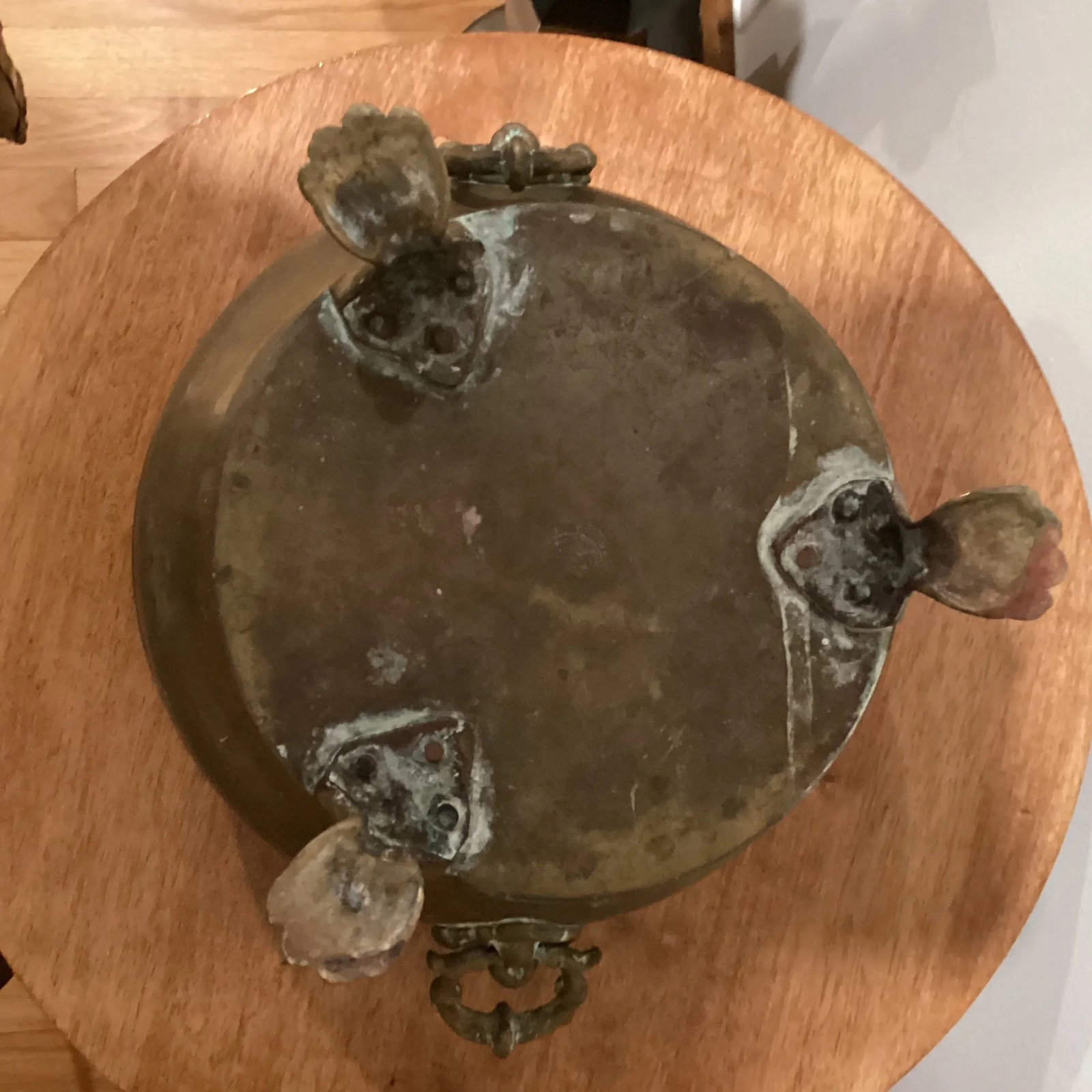 Early 20th Century Hand-Hammered Brass Jardiniere with Lion Heads - 6